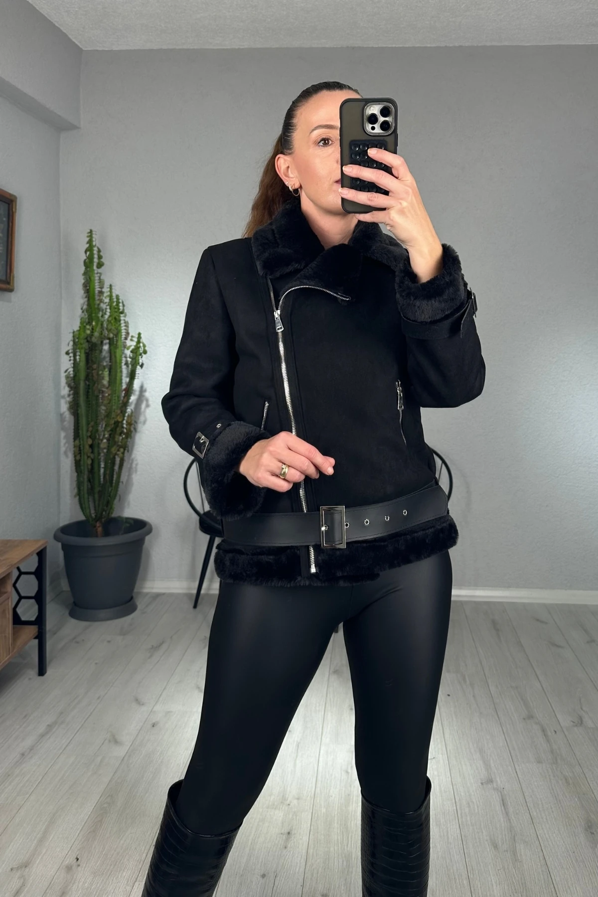 Beli Kemerli Kürklü Süet Ceket 