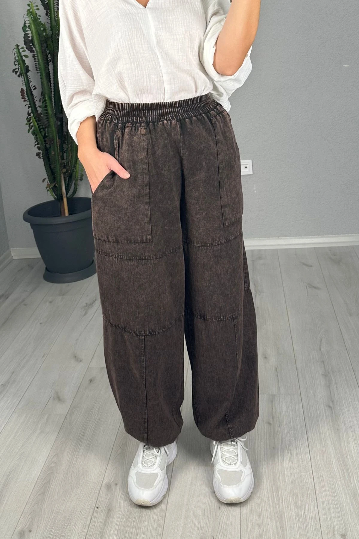 Paçası Lastik Detaylı Gabardin Pantolon