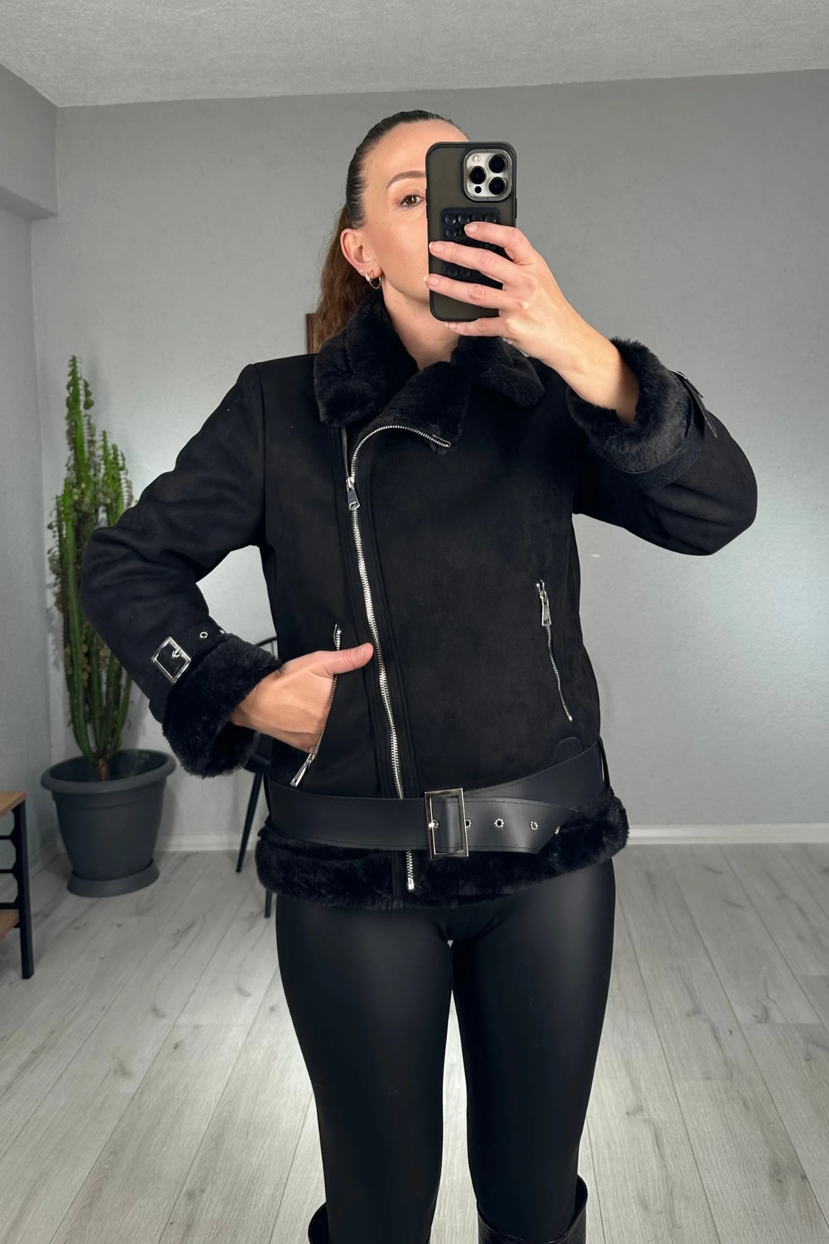 Beli Kemerli Kürklü Süet Ceket 