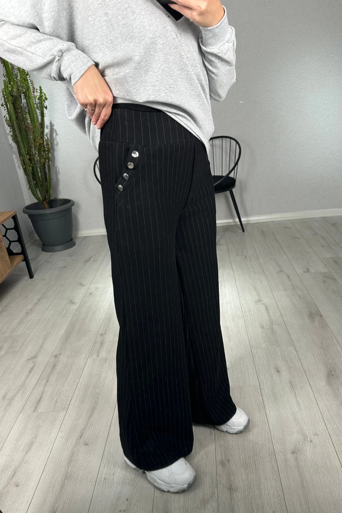 Çizgili Pantolonlu Üçlü Takım 