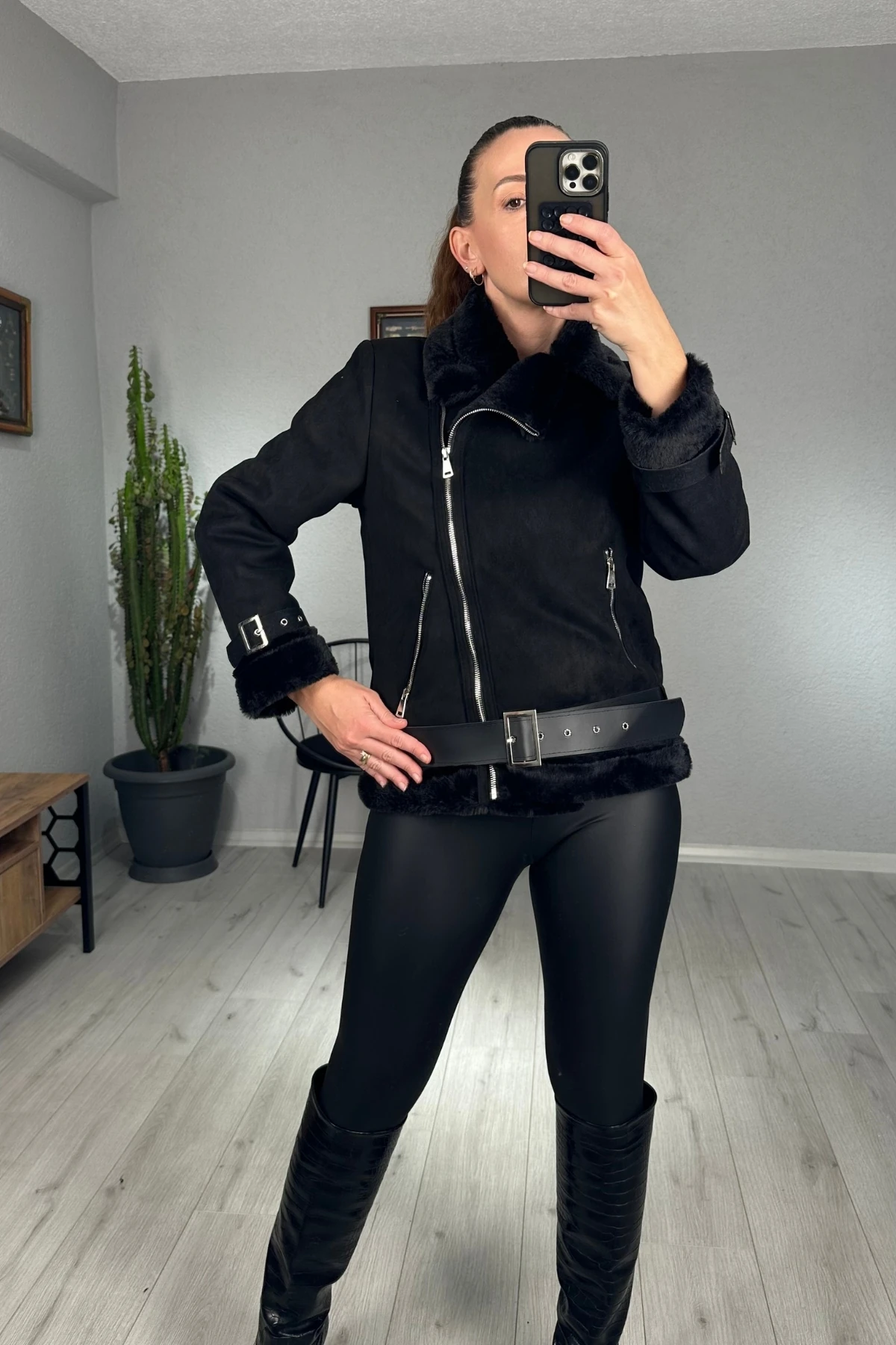 Beli Kemerli Kürklü Süet Ceket 