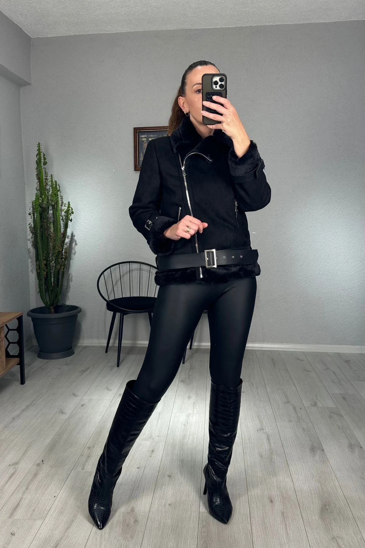 Beli Kemerli Kürklü Süet Ceket 