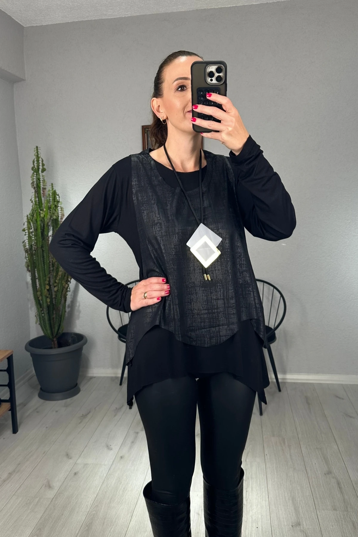 Kolyeli Yelekli Bluz - Siyah