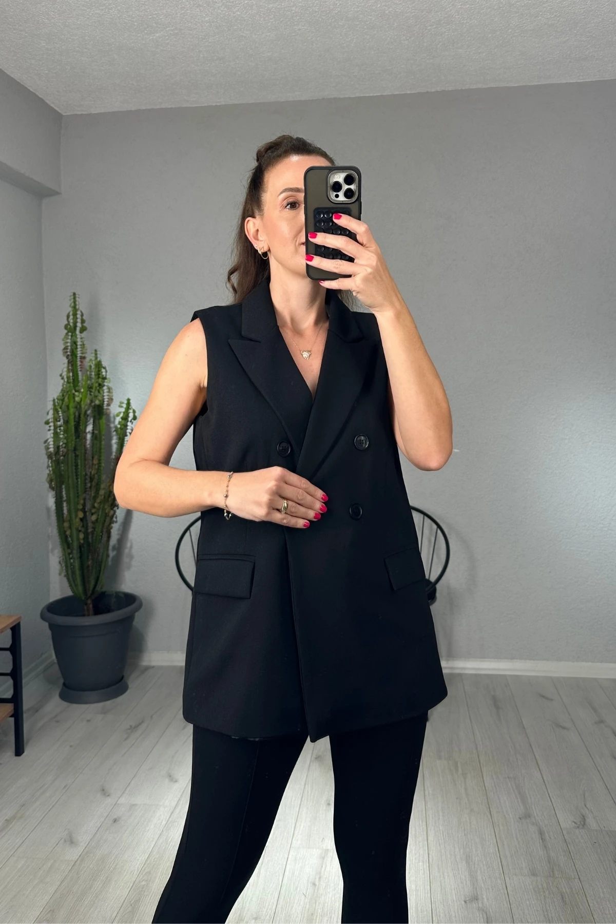 Krep Kumaş  Cep Kapaklı Yelek