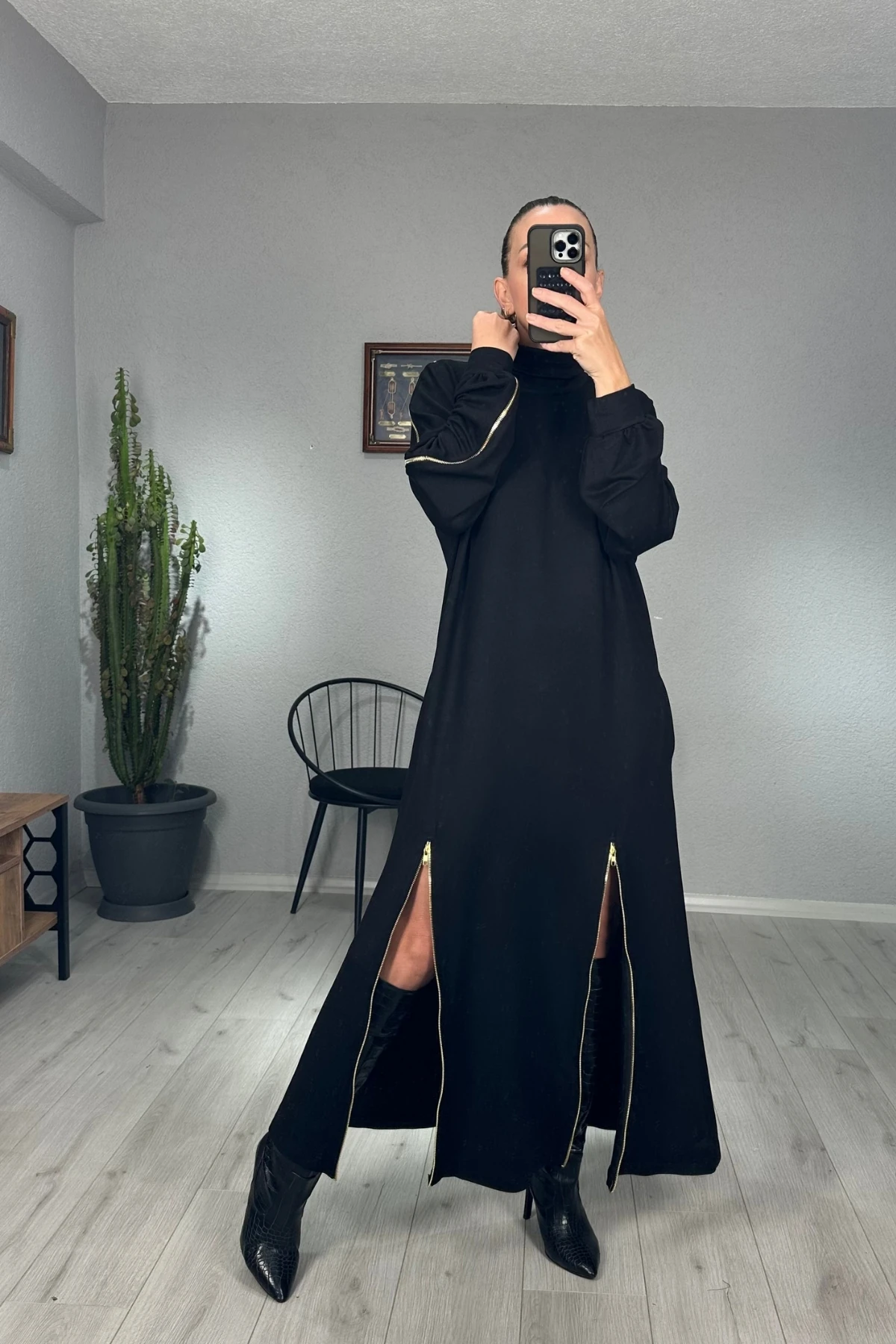 Fermuar Detaylı Yırtmaçlı Uzun Elbise 