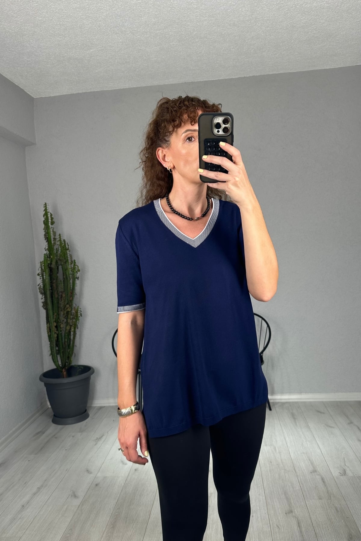 Yaka ve Kol Ucu Çizgili Triko Bluz