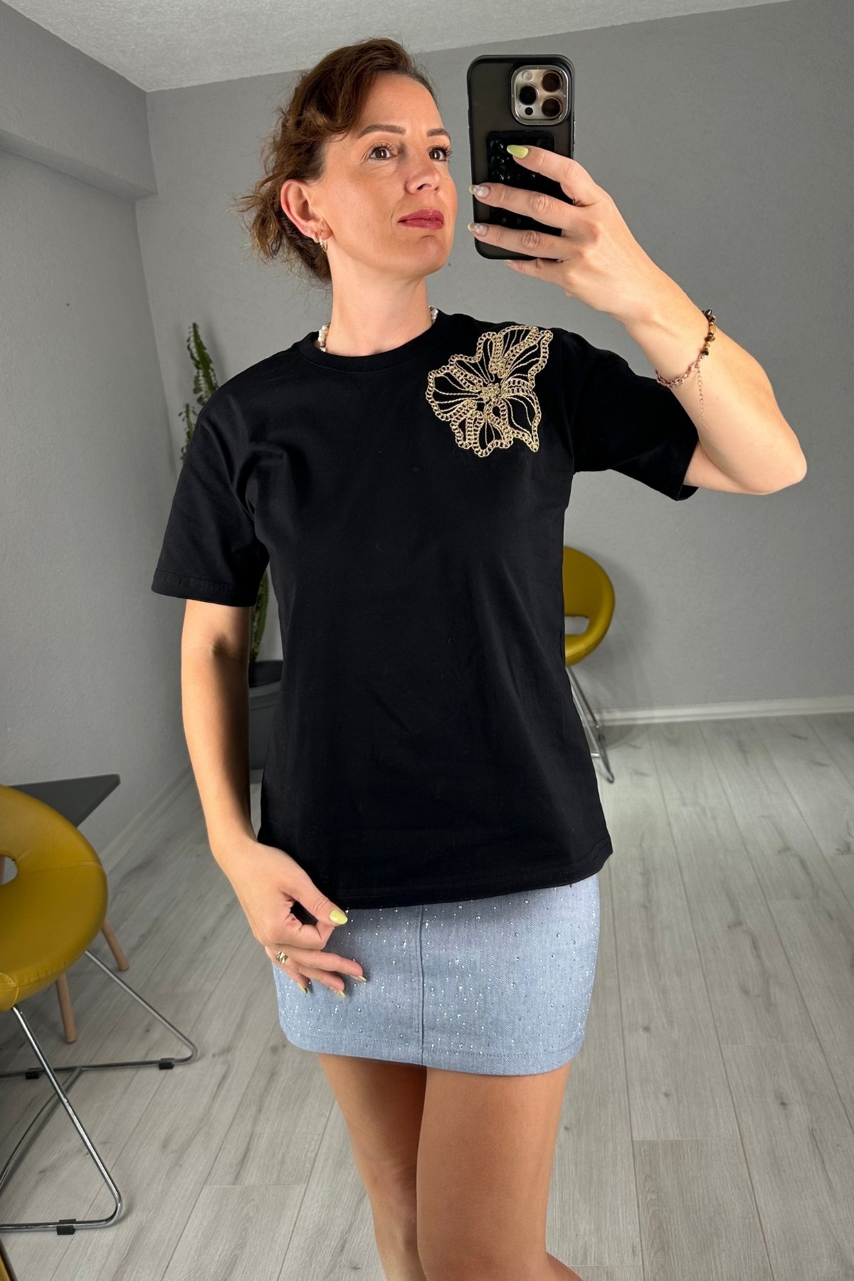 İpek Nakış Detaylı Tişört
