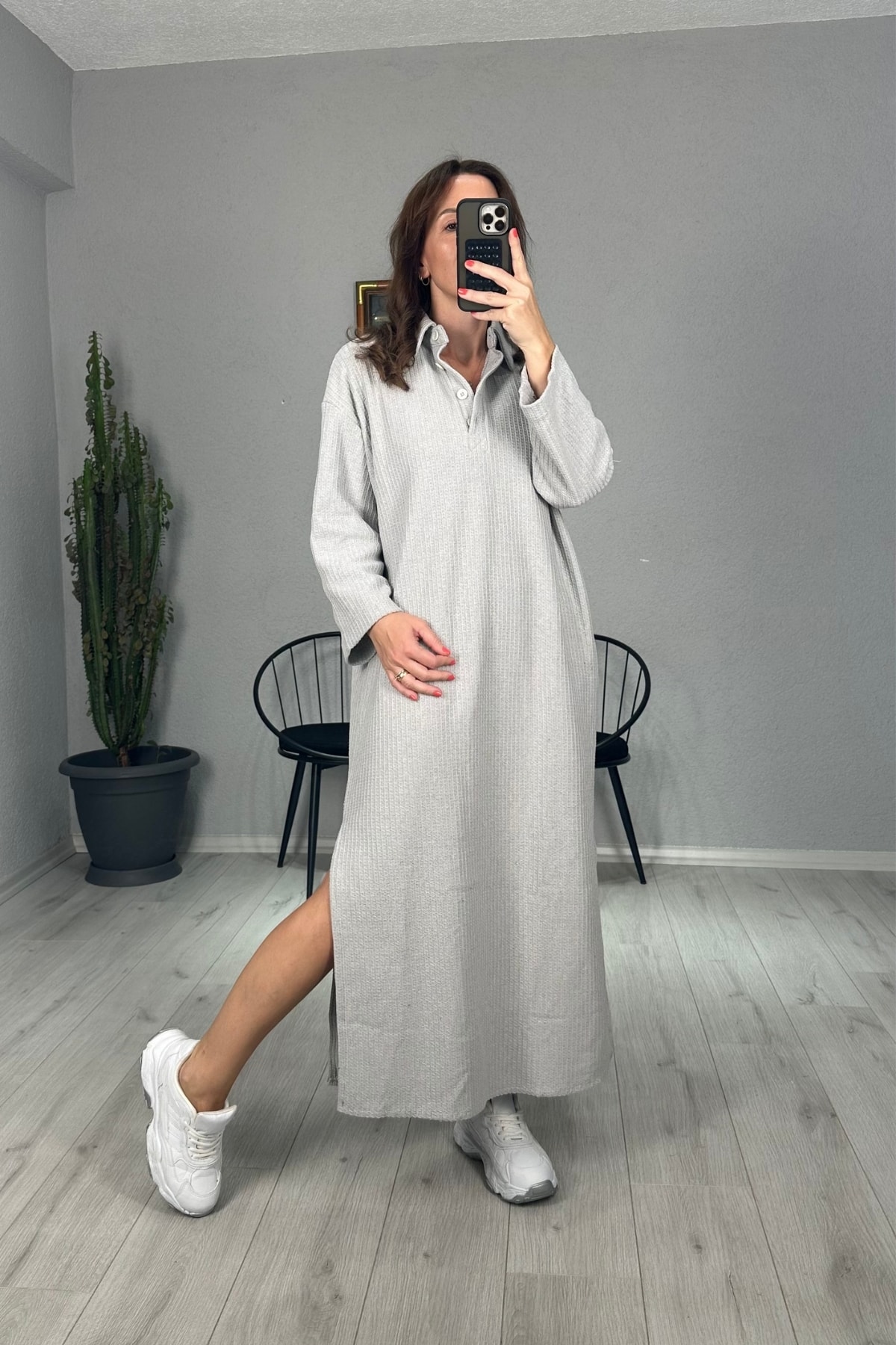 Polo Yaka Uzun Yırtmaçlı Elbise