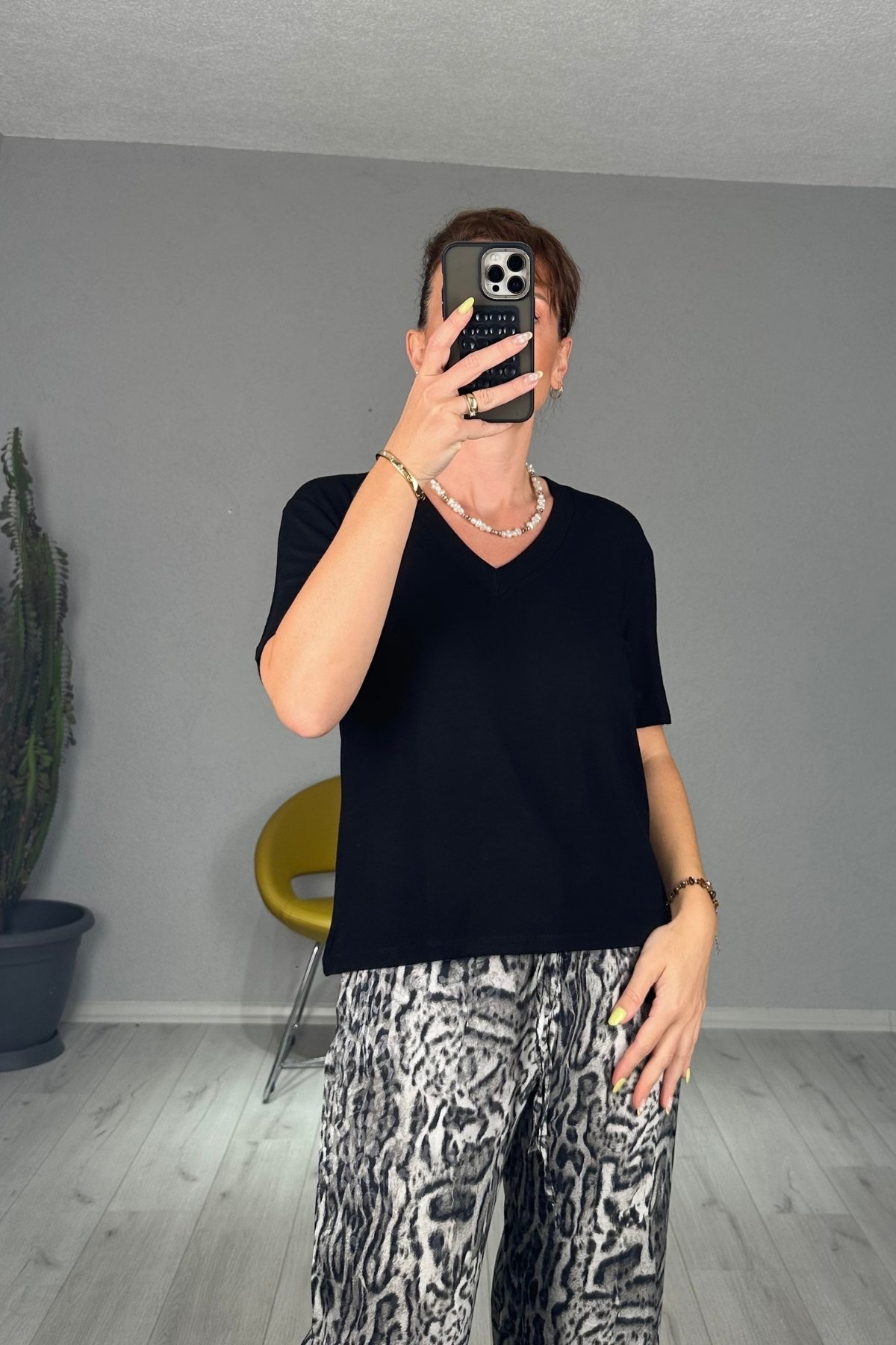 Modal Kumaş V Yaka Basic Tişört 