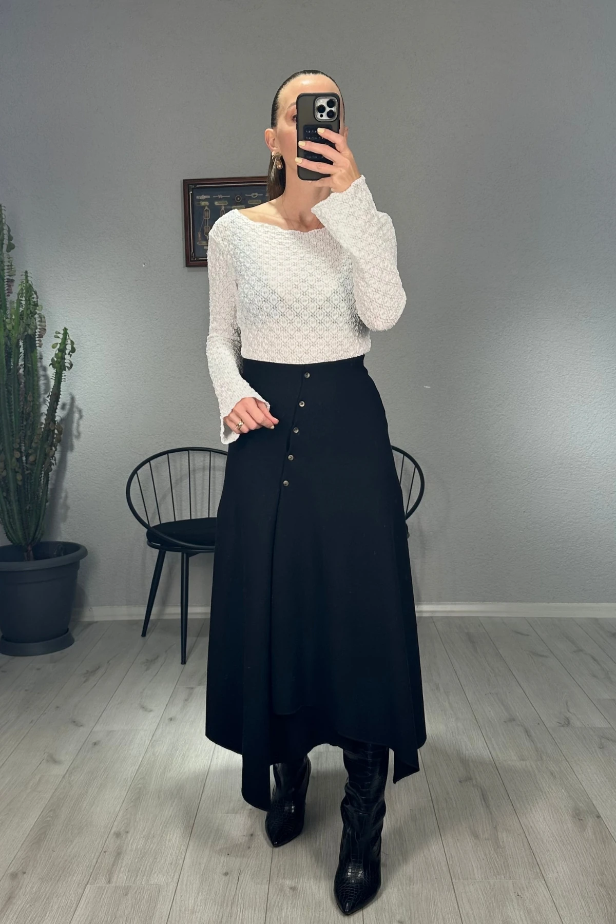 Önü Düğmeli Asimetrik Kesim Etek