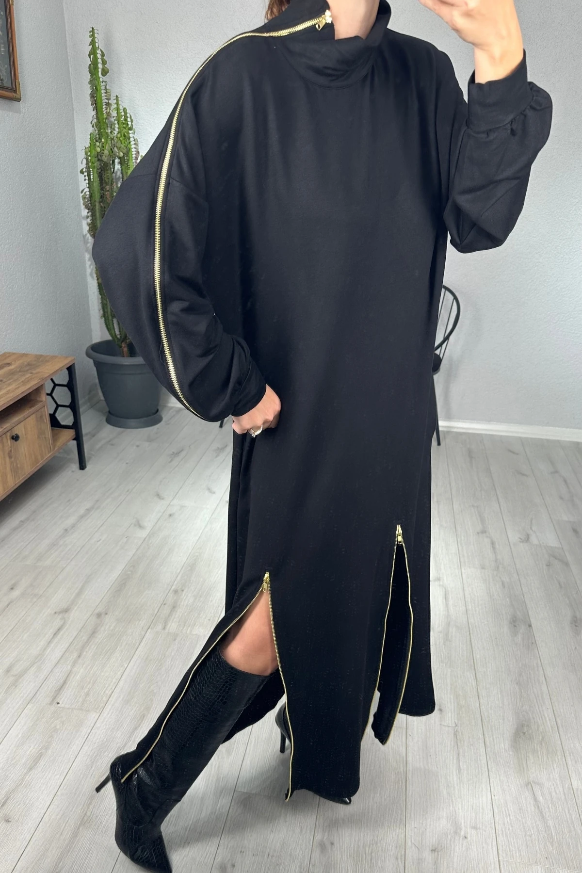 Fermuar Detaylı Yırtmaçlı Uzun Elbise 