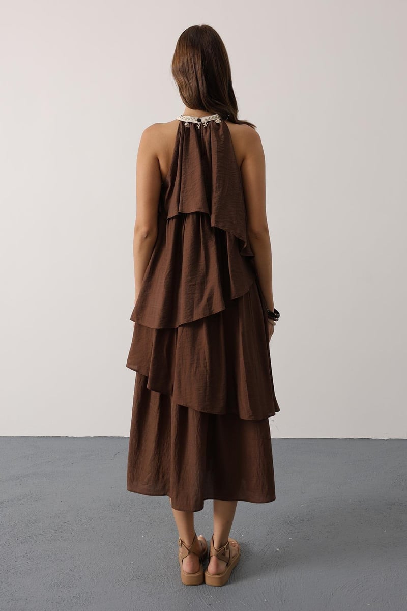 Yaka Detaylı Kat Kat Elbise