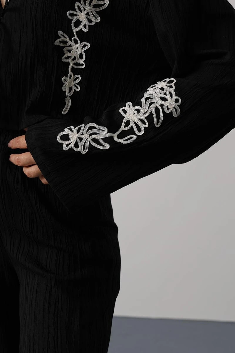 Süzeneli Önü Bağlamalı Takım - Siyah