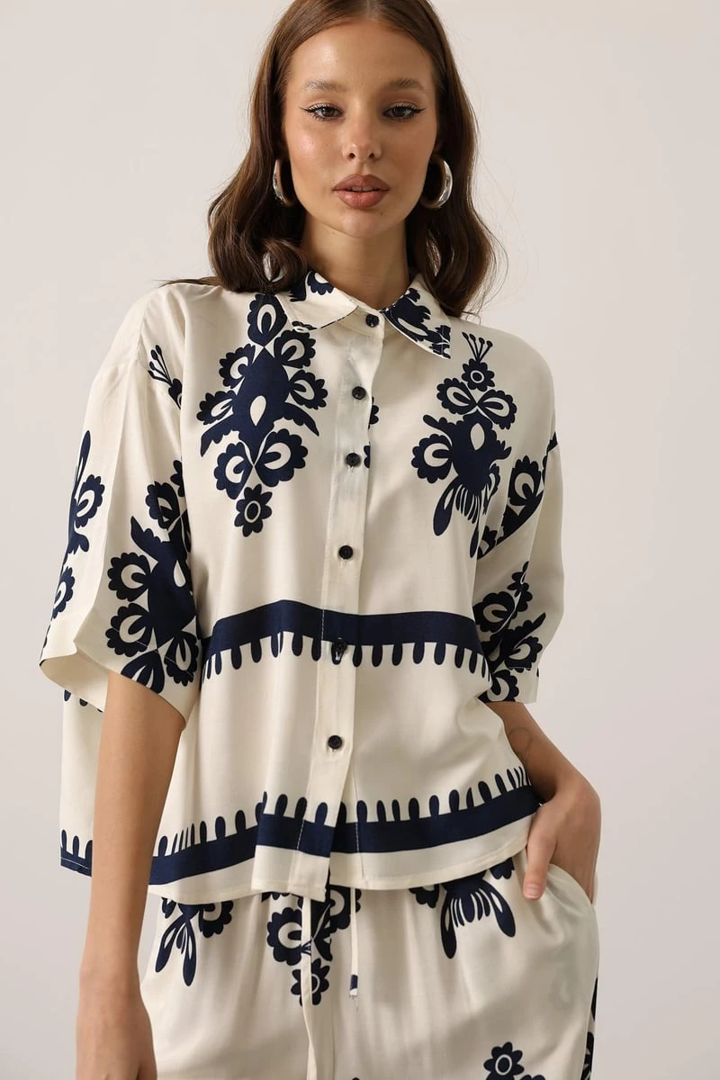 Desenli Kısa Kol Gömlekli Takım