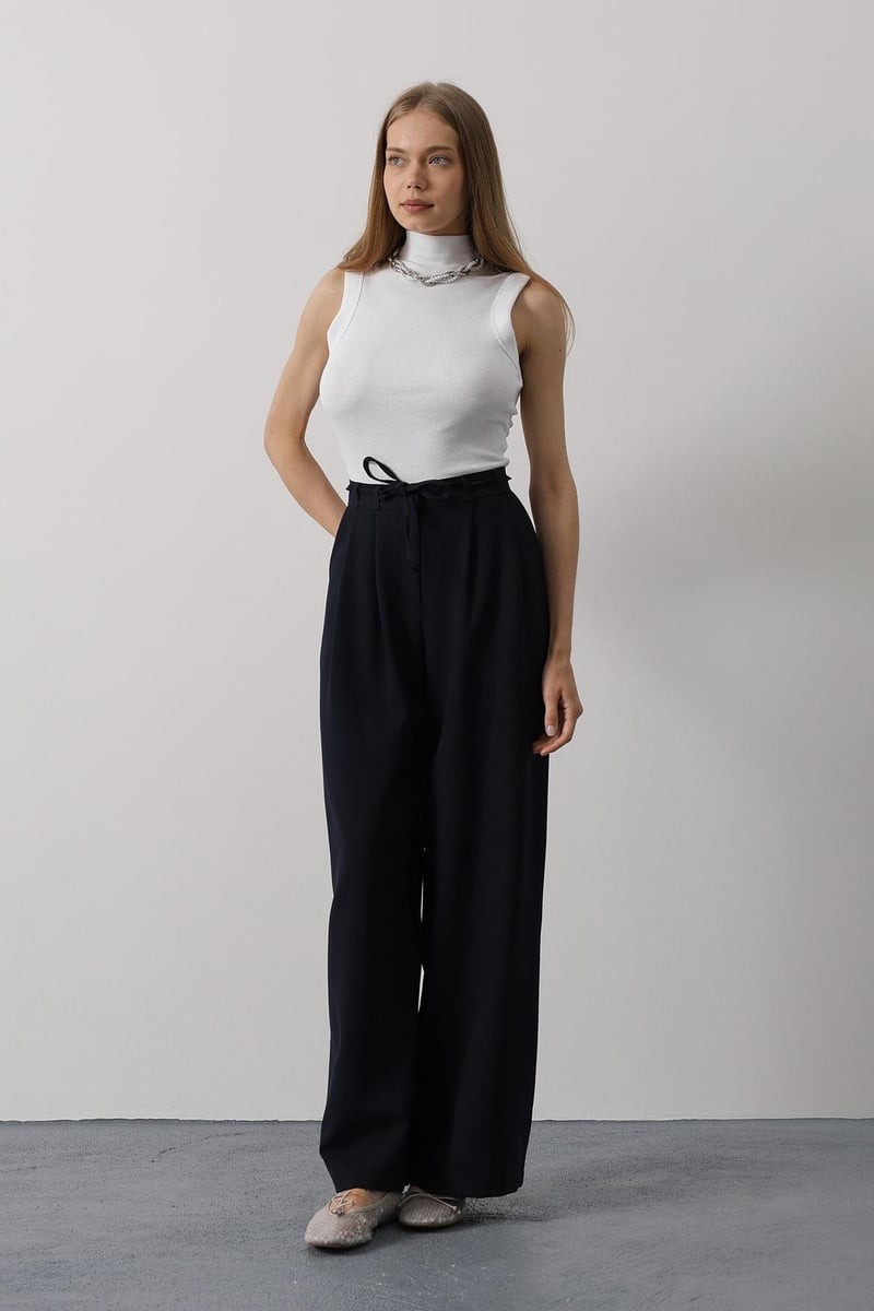 Pileli Bağcıklı Oversize Pantolon