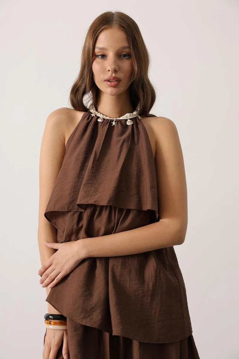 Yaka Detaylı Kat Kat Elbise