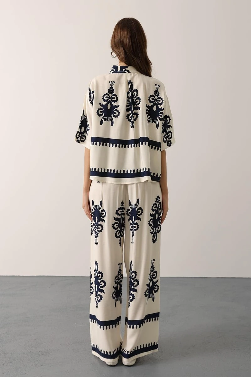 Desenli Kısa Kol Gömlekli Takım