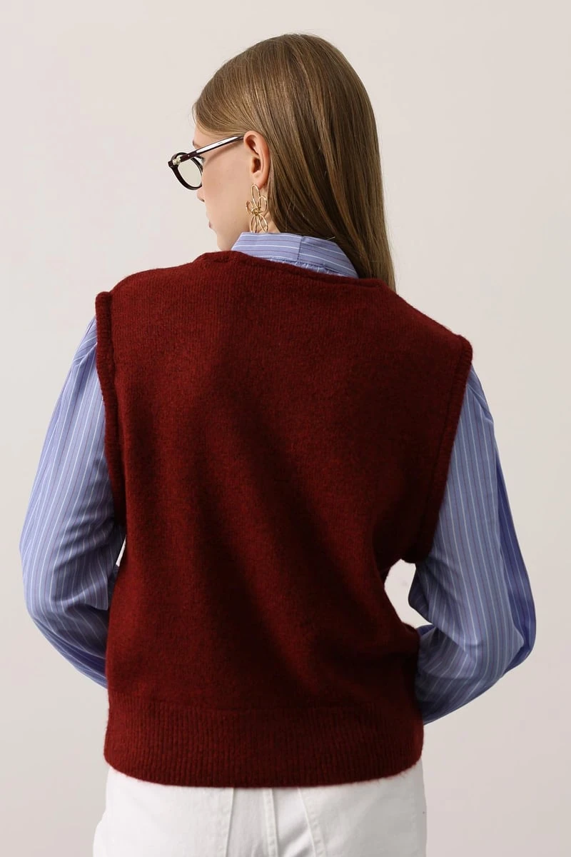 Yelek Detaylı Çizgili Yakası Bağlamalı Gömlek