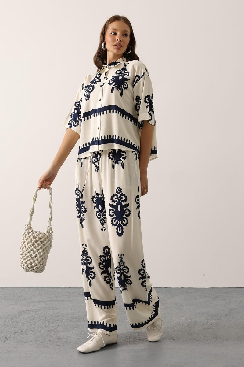 Desenli Kısa Kol Gömlekli Takım