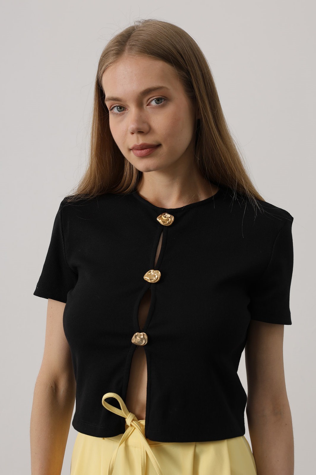 Kısa Kol Gold Düğme Detaylı Top Bluz