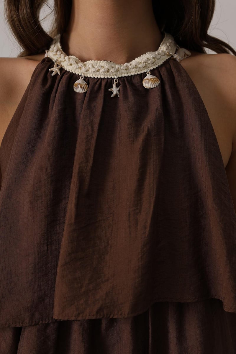 Yaka Detaylı Kat Kat Elbise