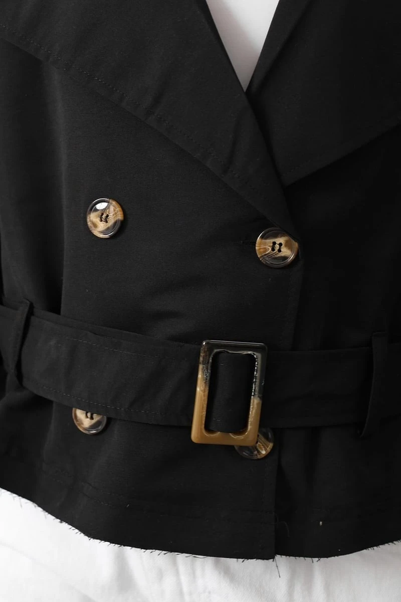 Kemer Detaylı Kısa Trençkot