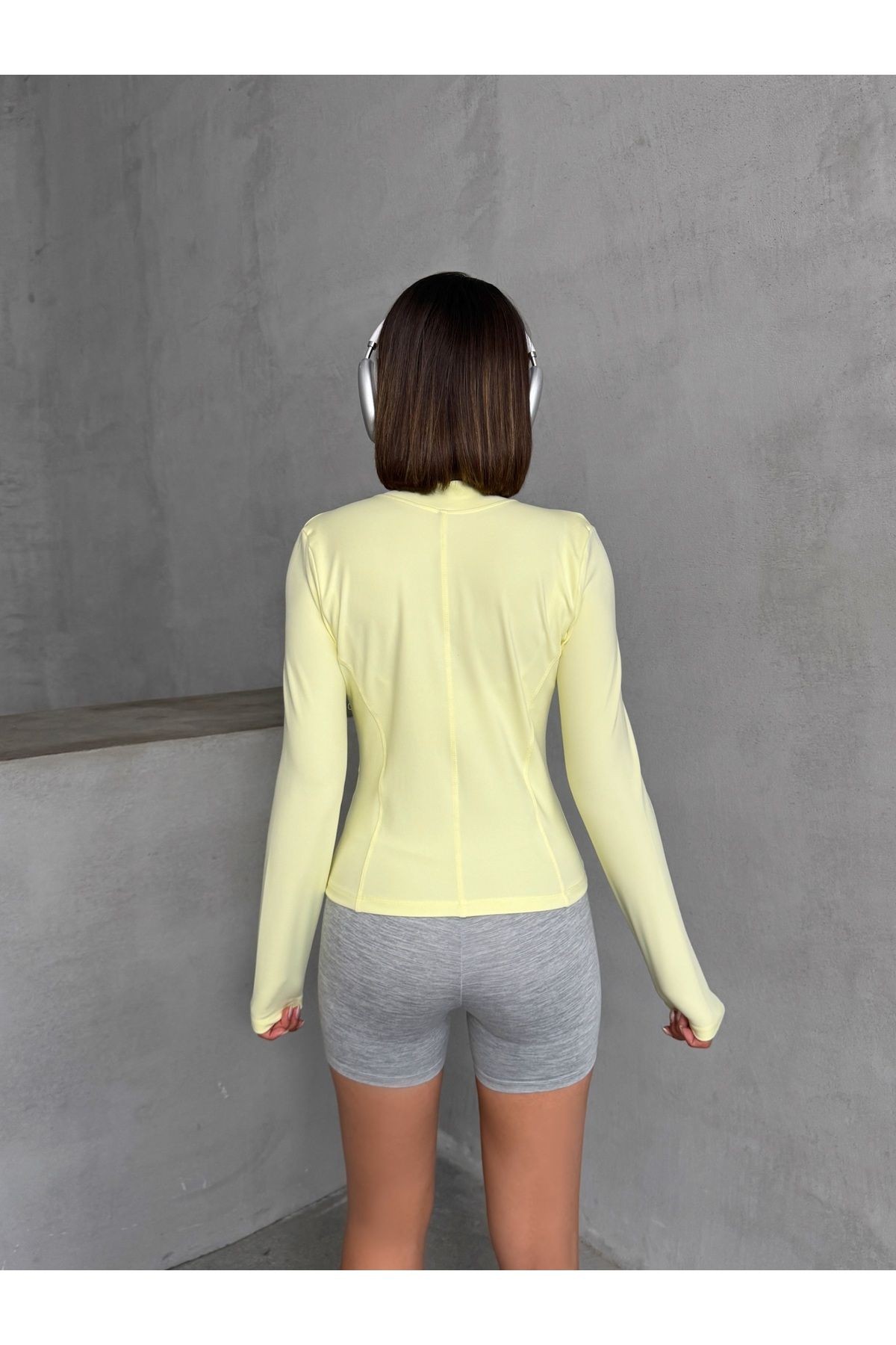 Sarı Vücuda Oturan Fermuarlı Dik Yaka Örme Spor Üst/Bluz MISSCE05922