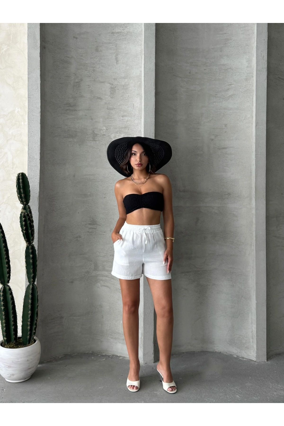 Bel Lastikli ve Bel Bağlama Detaylı Müslin Beachwear Şort