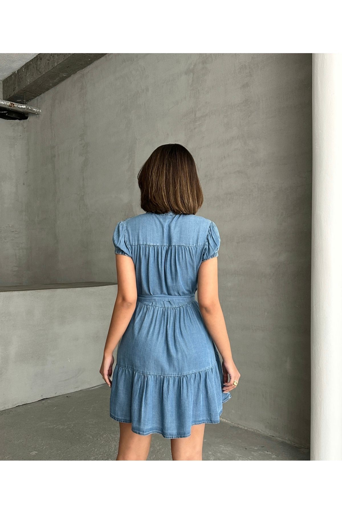 Mini Lastik Kol Boydan Düğmeli Kuşaklı Yazlık Denim Elbise MİSS8955
