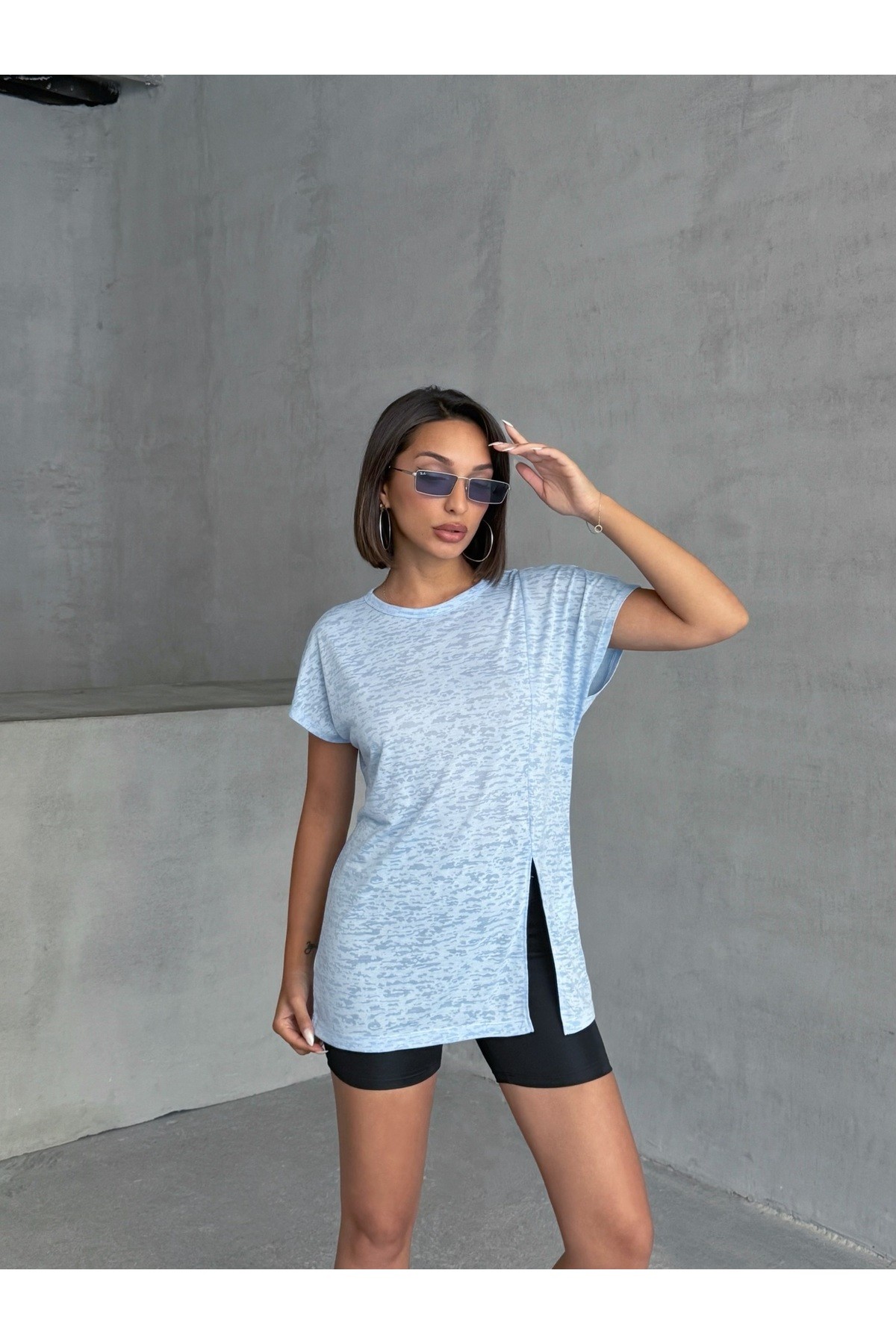 Yanı Yırtmaçlı Yumuşak Dokulu T-shirt Mavi MISSTS2522