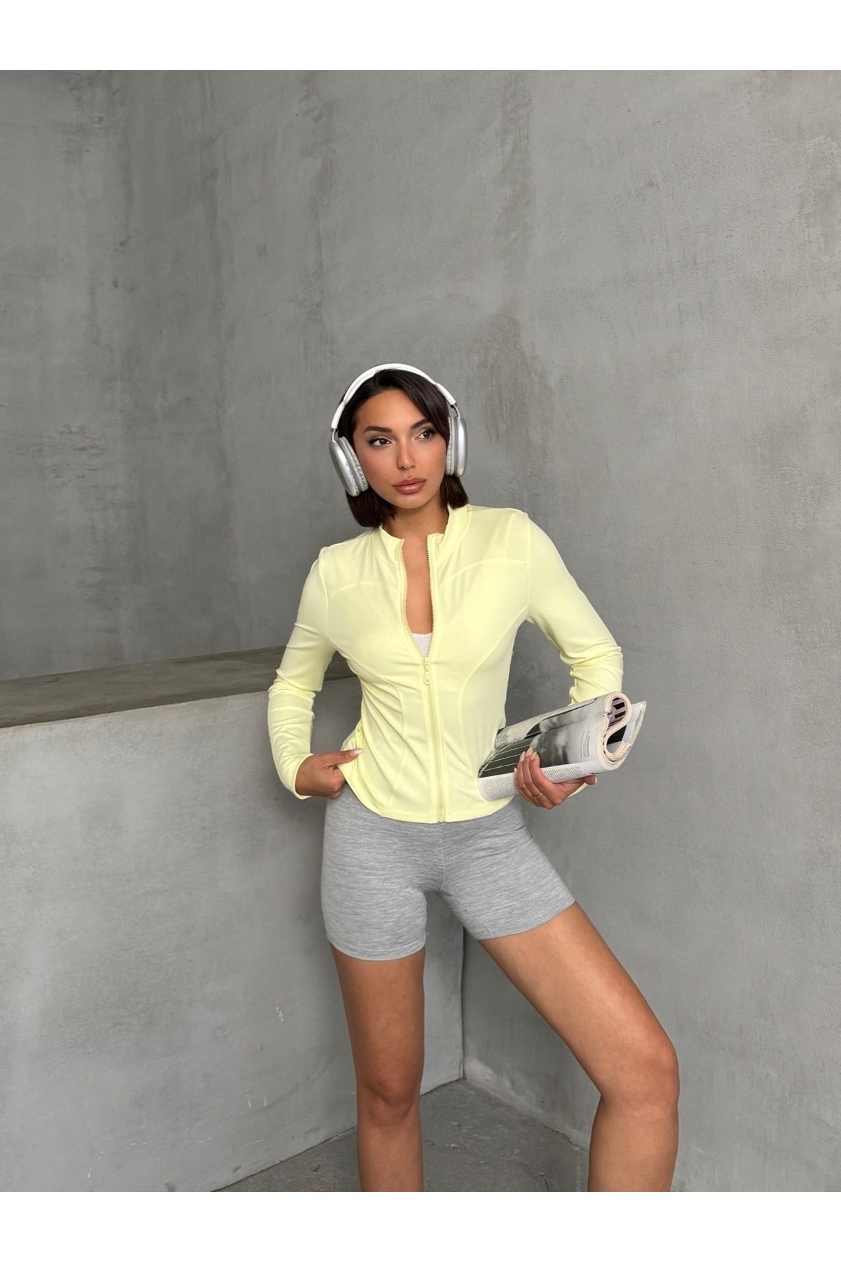 Sarı Vücuda Oturan Fermuarlı Dik Yaka Örme Spor Üst/Bluz MISSCE05922