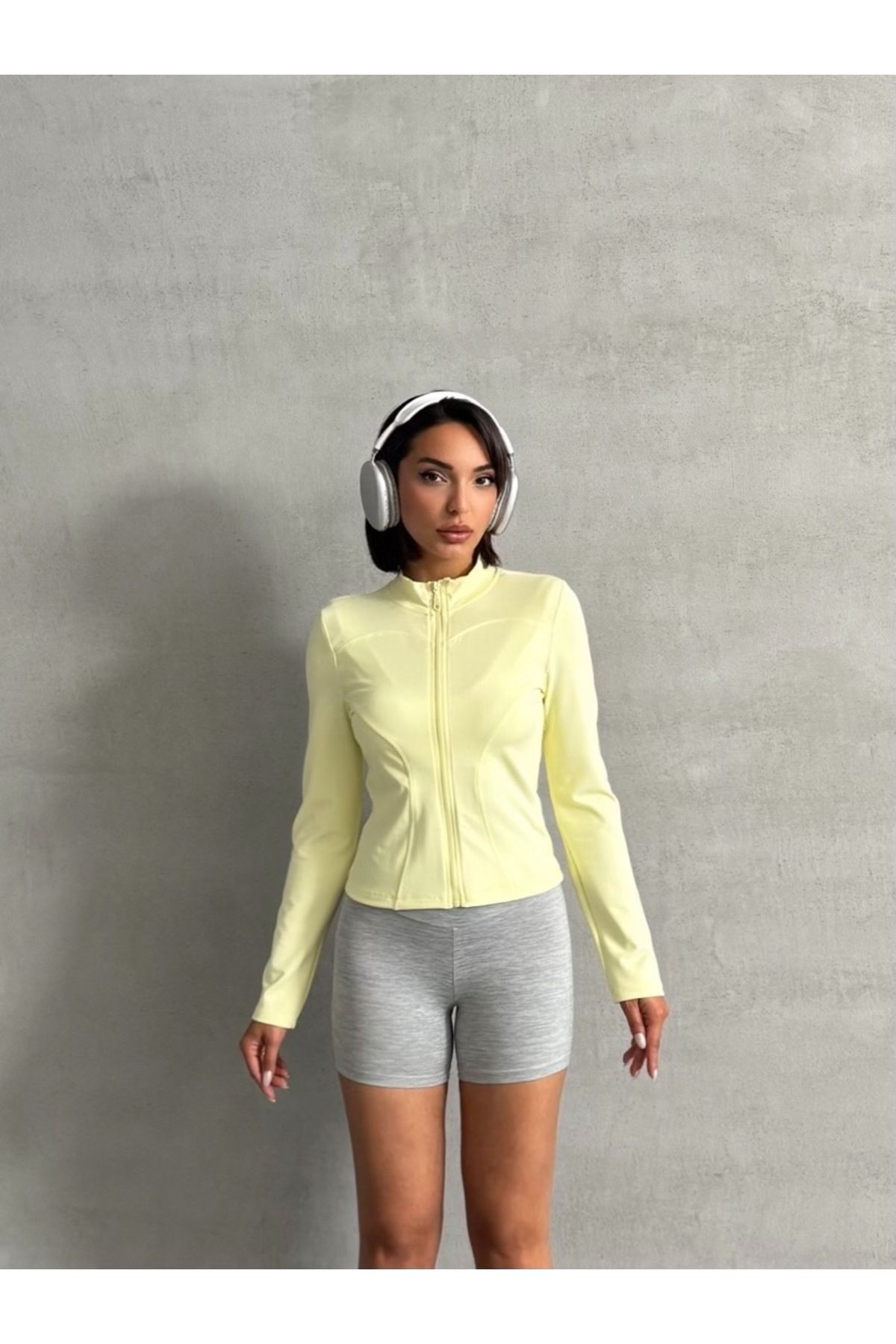 Sarı Vücuda Oturan Fermuarlı Dik Yaka Örme Spor Üst/Bluz MISSCE05922