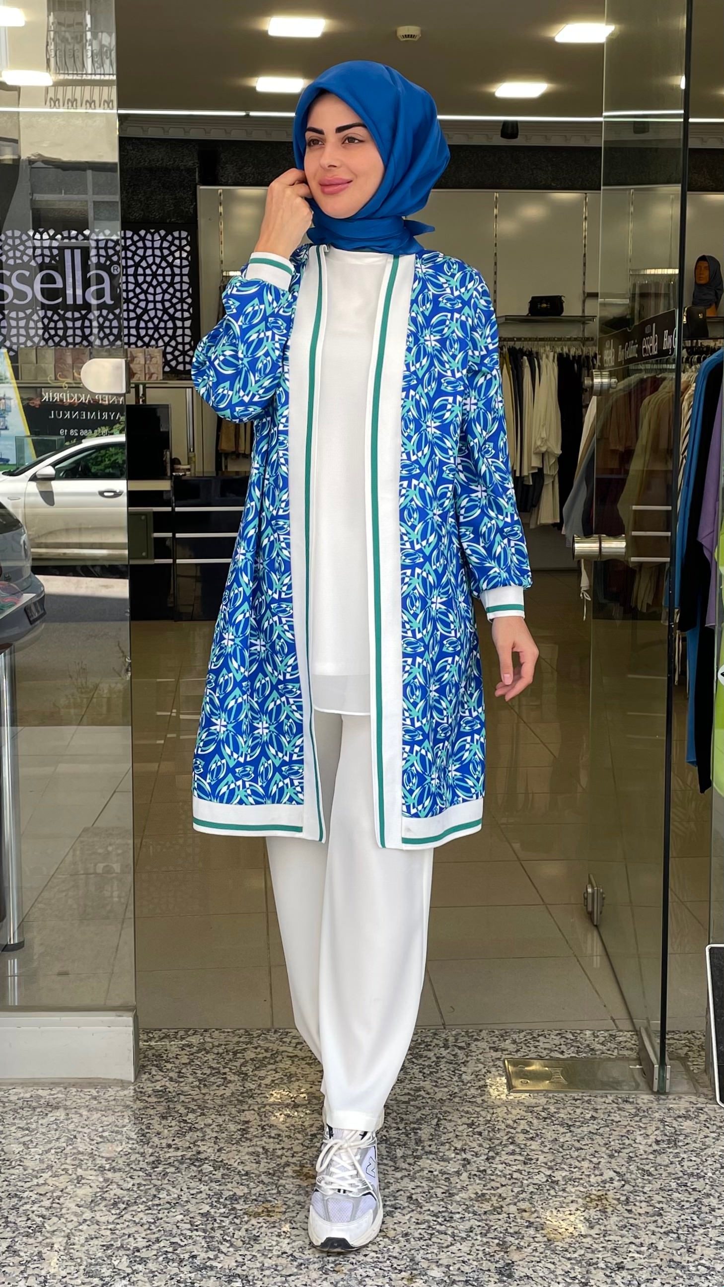 Dijital Baskı Desenli Mavi Çiçekli Kimono