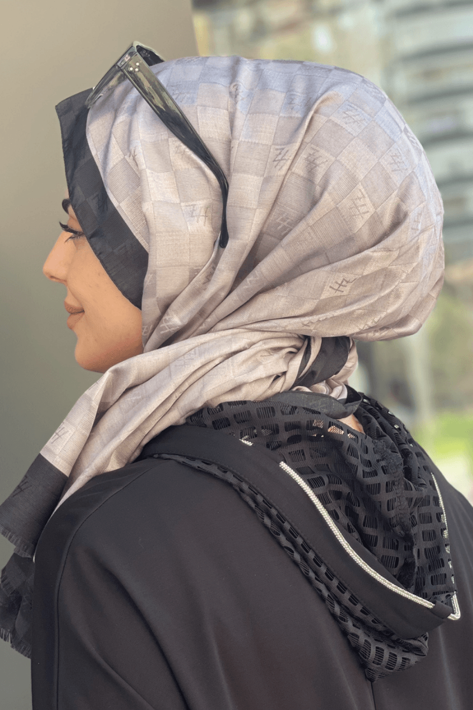 Orkide Kare Desenli Gri Kenarı Siyah Şal