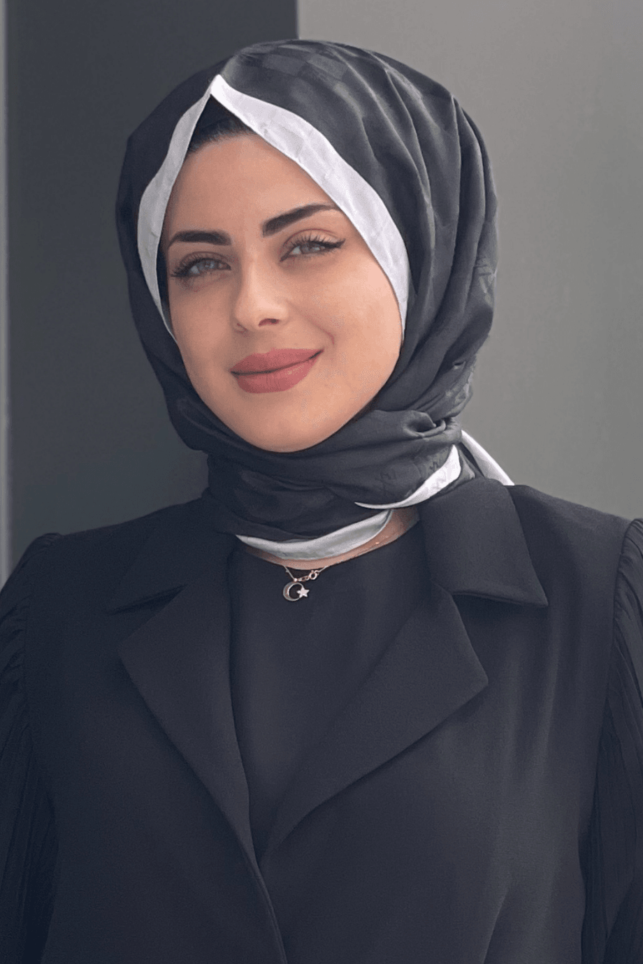Orkide Damalı Desenli Kenarı Gri Bordürlü Siyah Şal