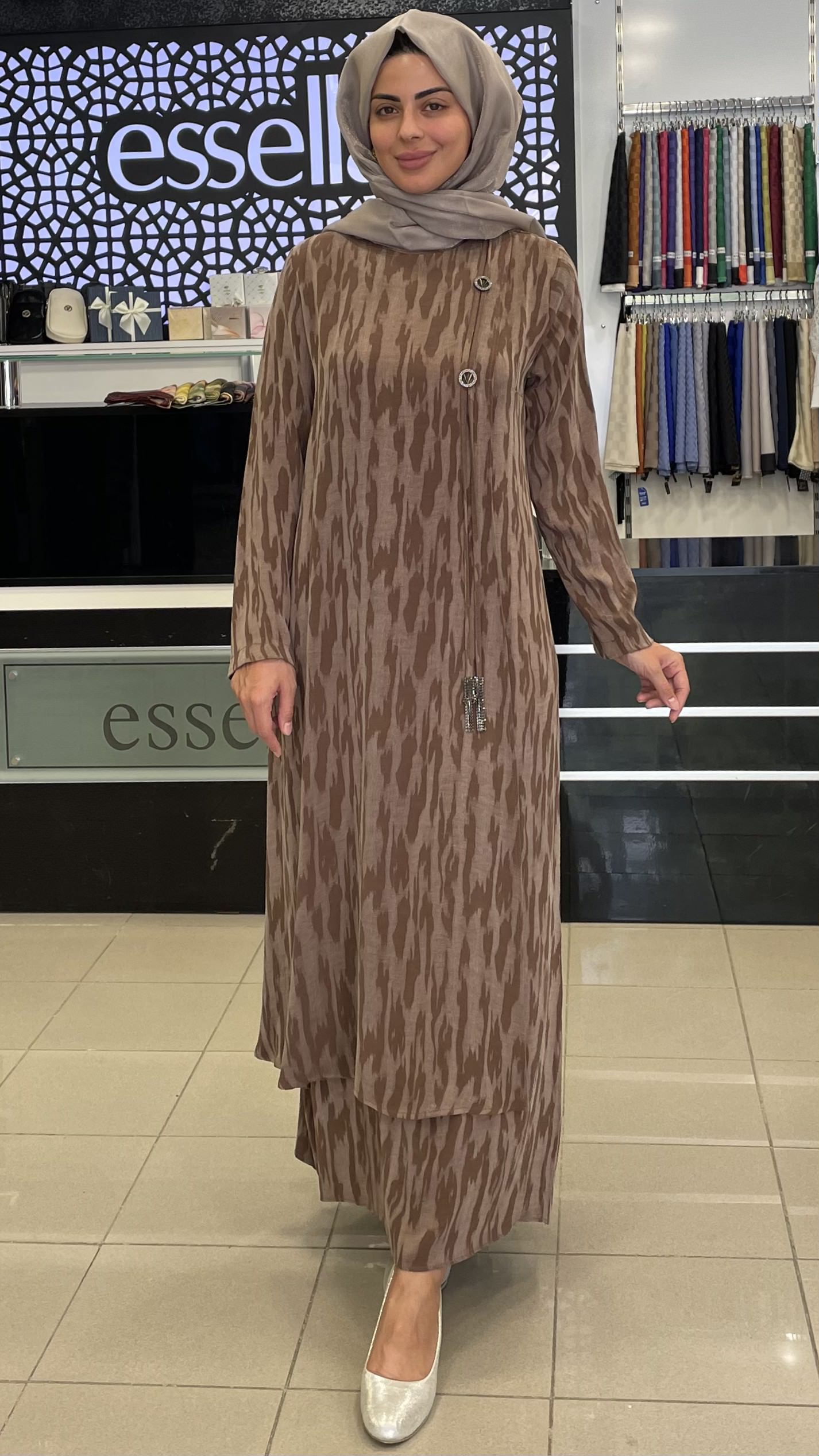 PANOVA DESENLİ İPEK KUPRA ELBİSE KAHVERENGİ