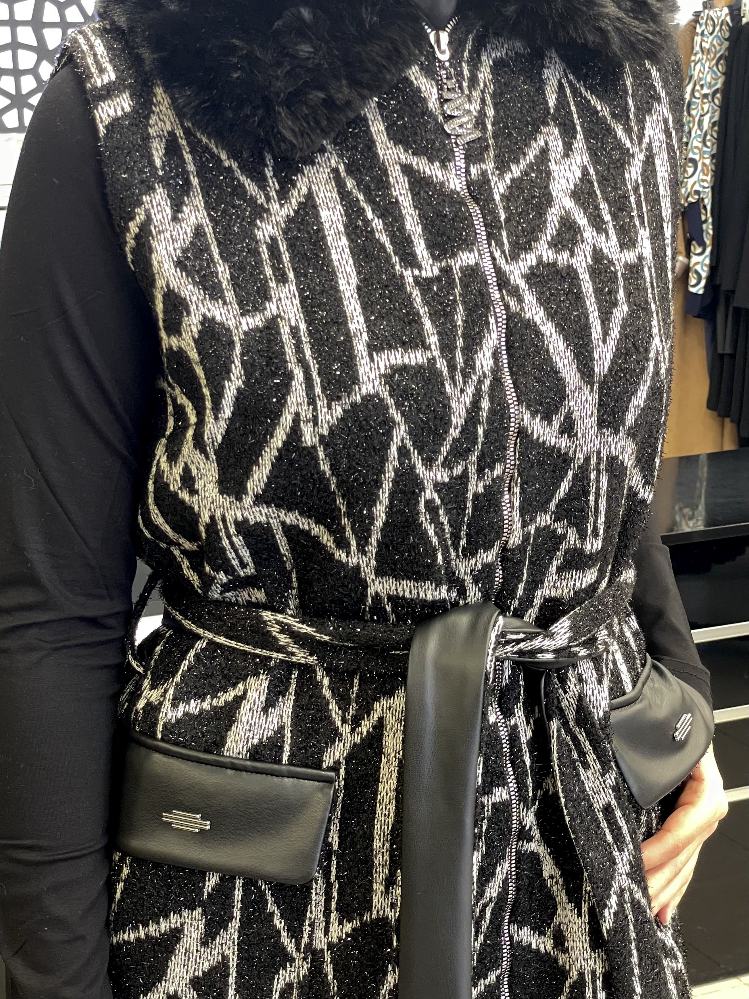 PANOVA SİMLİ KÜRKLÜ YELEK  SİYAH/BEJ