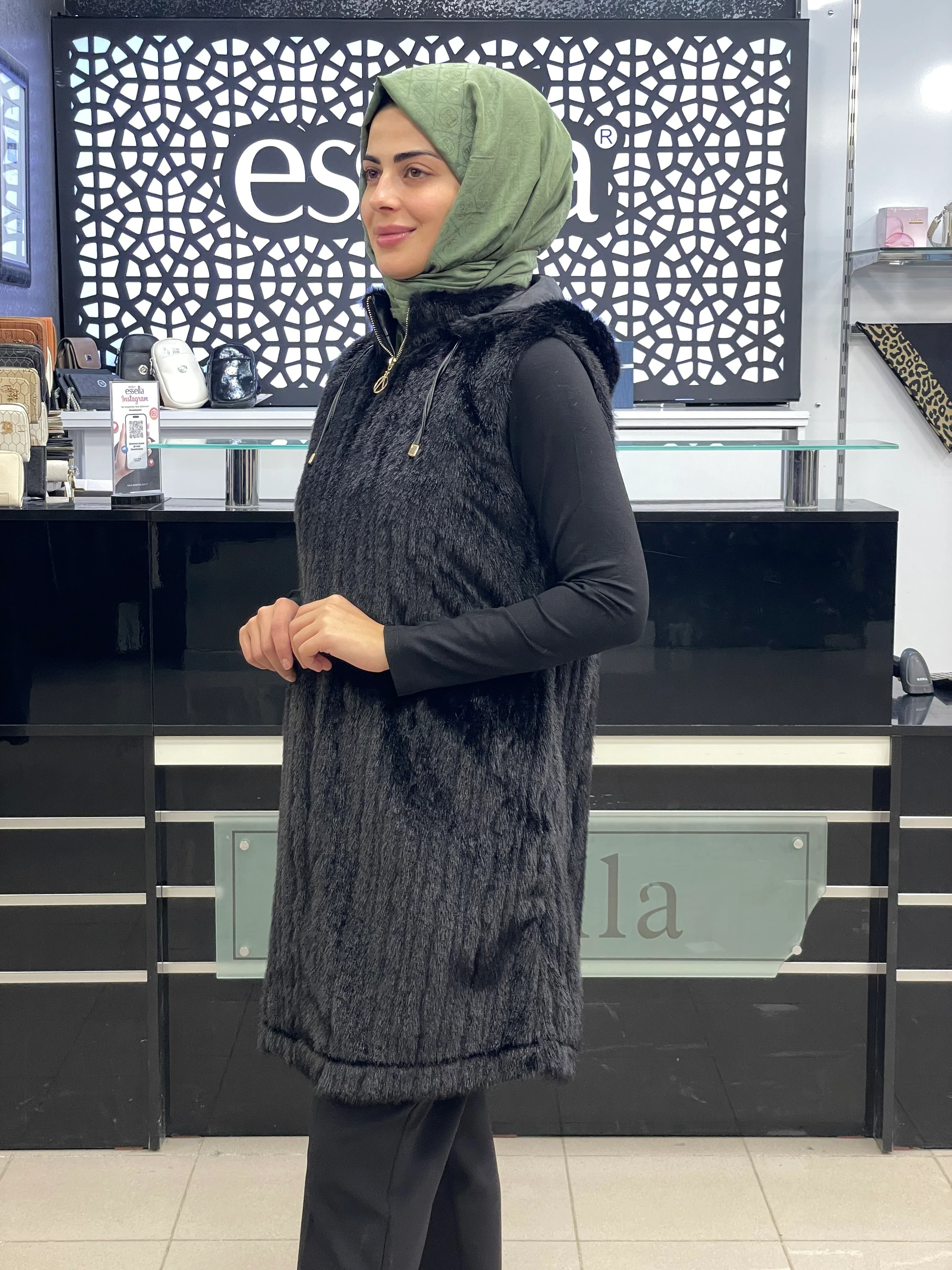 SOFF KAPÜŞONLU  KÜRK YELEK SİYAH