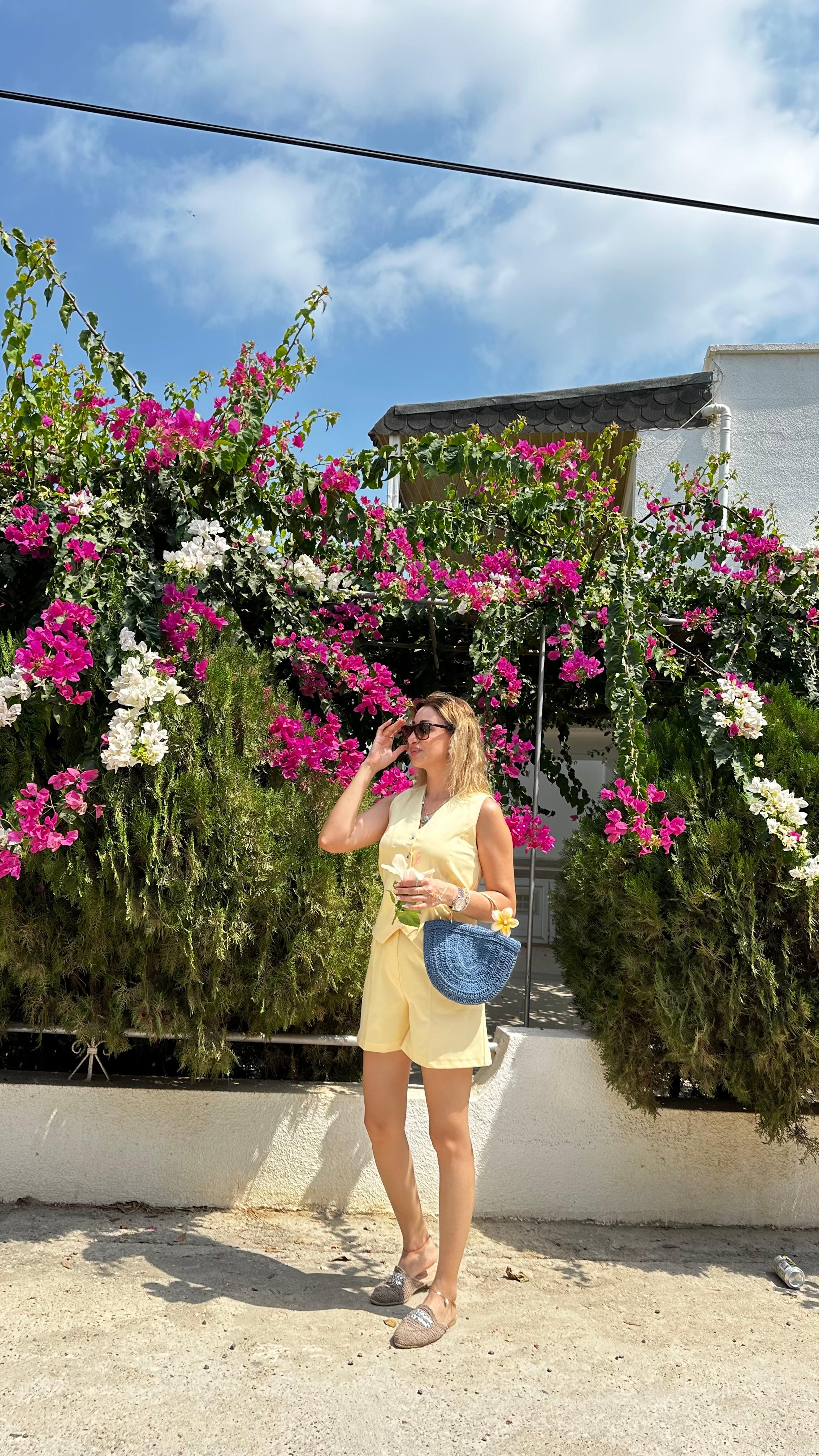 Bebe Sarısı Yelekli Şortlu Takım 
