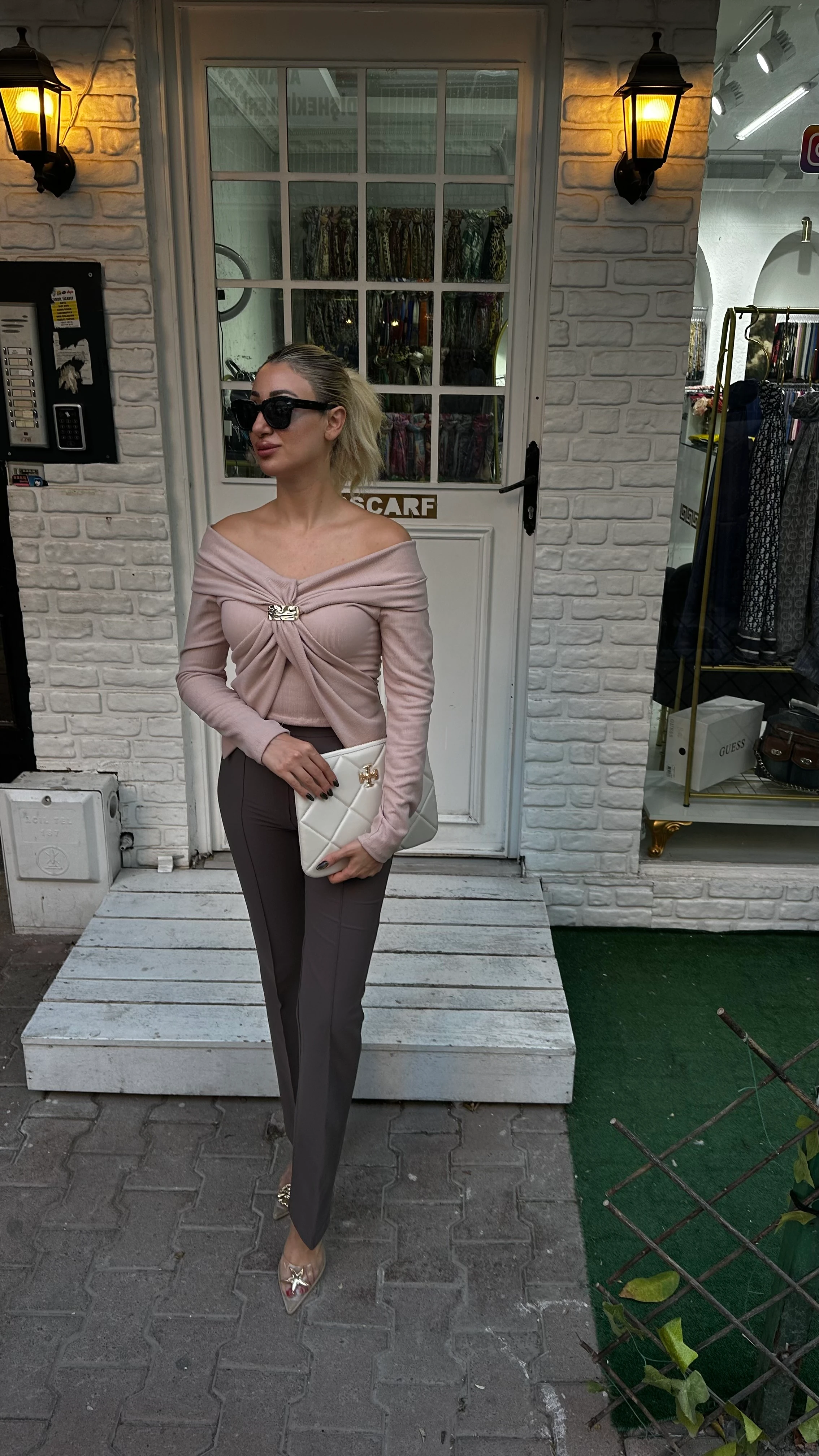 Bej Madonna Yaka Bluz 