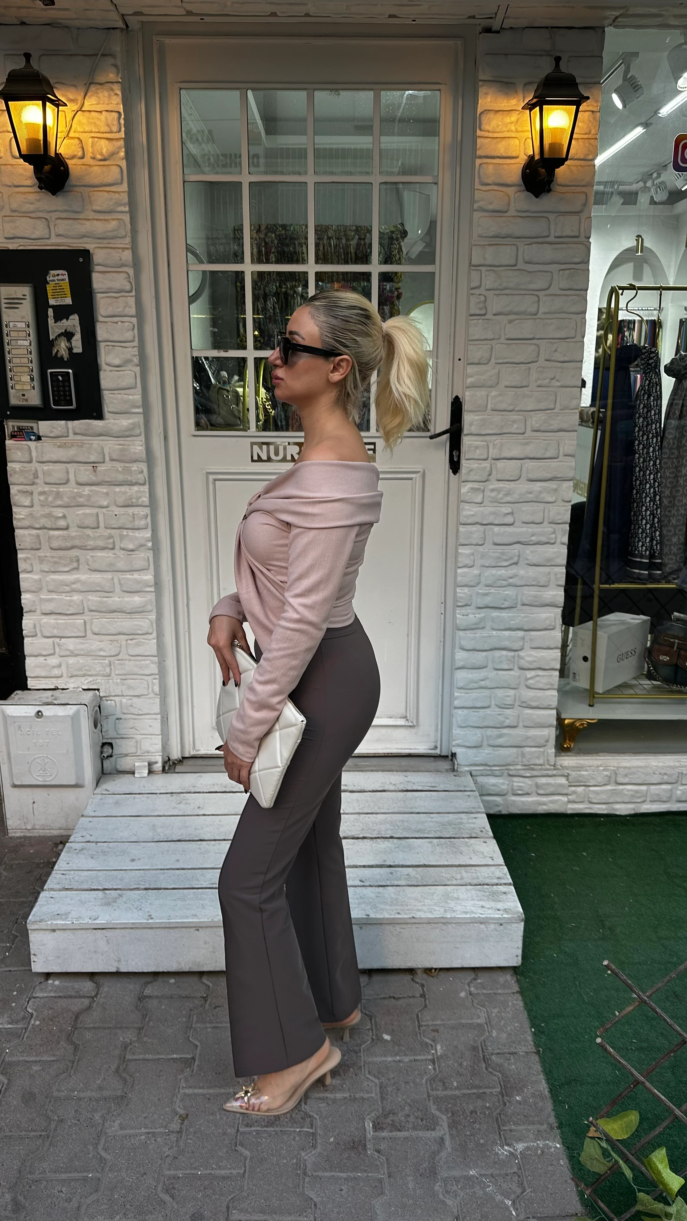 Bej Madonna Yaka Bluz 