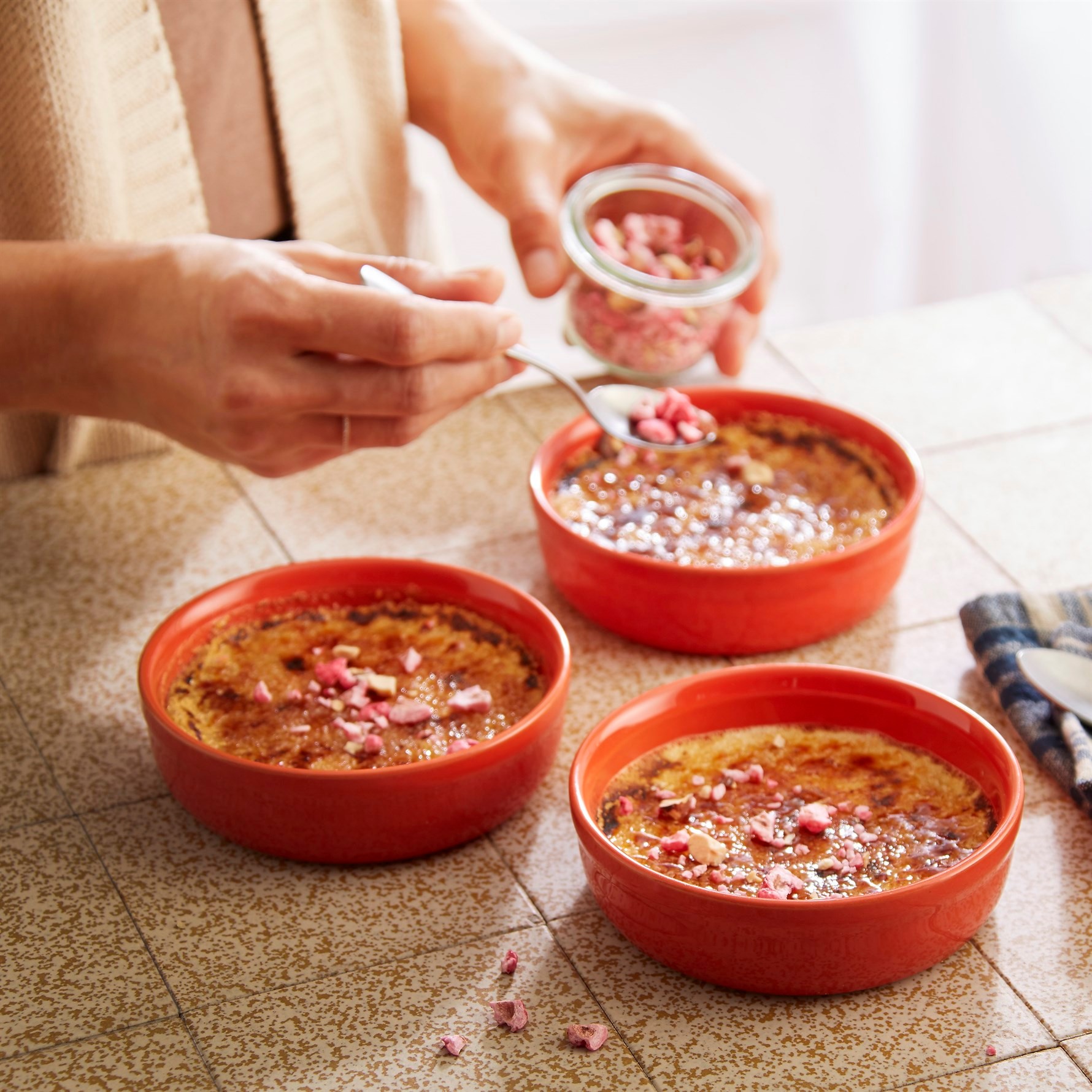 Emile Henry Fırın Kabı Yuvarlak Creme Brulee Mavi/Blue Flame -971013(EH971013) 0 image