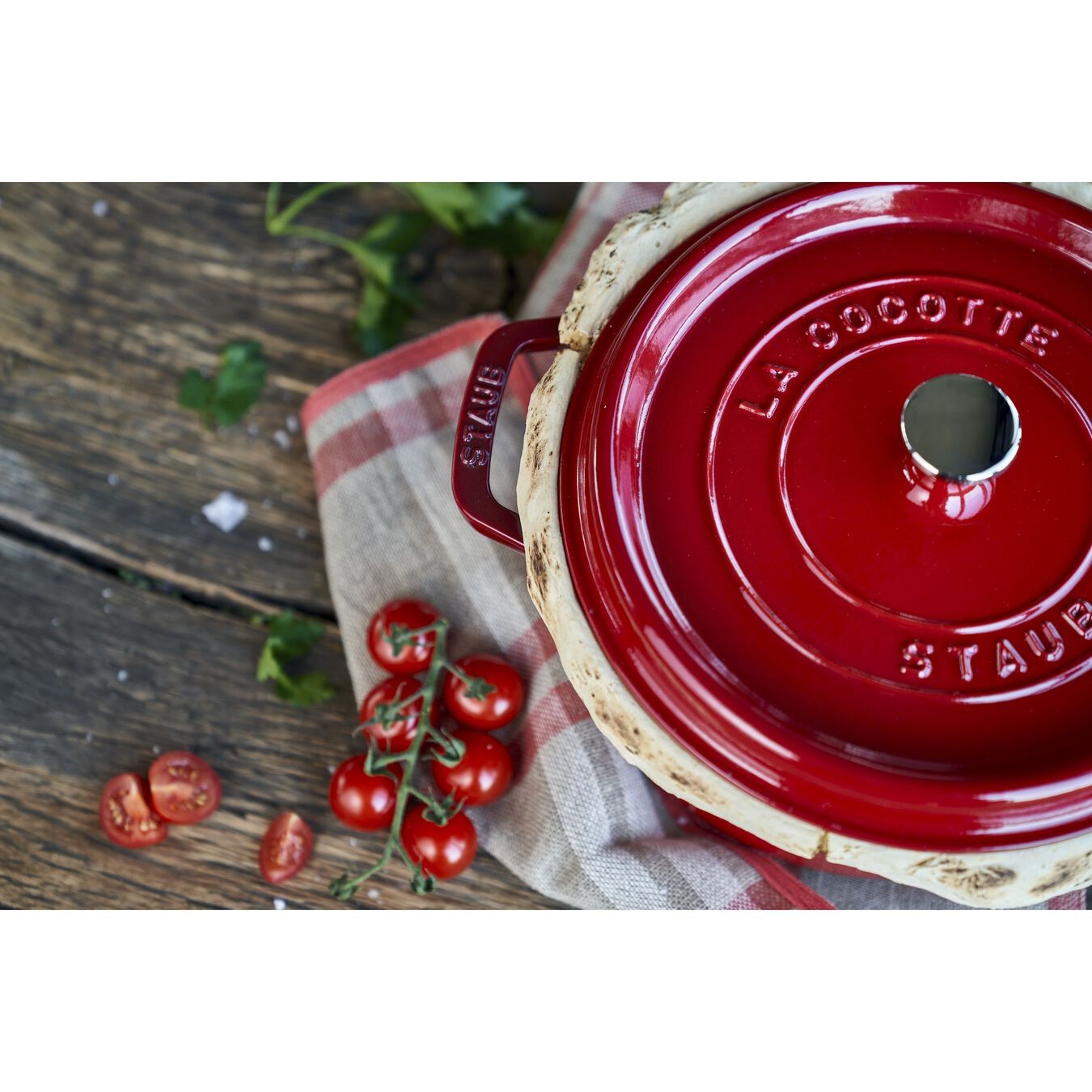 STAUB LA COCOTTE DÖKÜM TENCERE | KİRAZ | 24 CM | 3,7 L | YUVARLAK 405098350 0 image