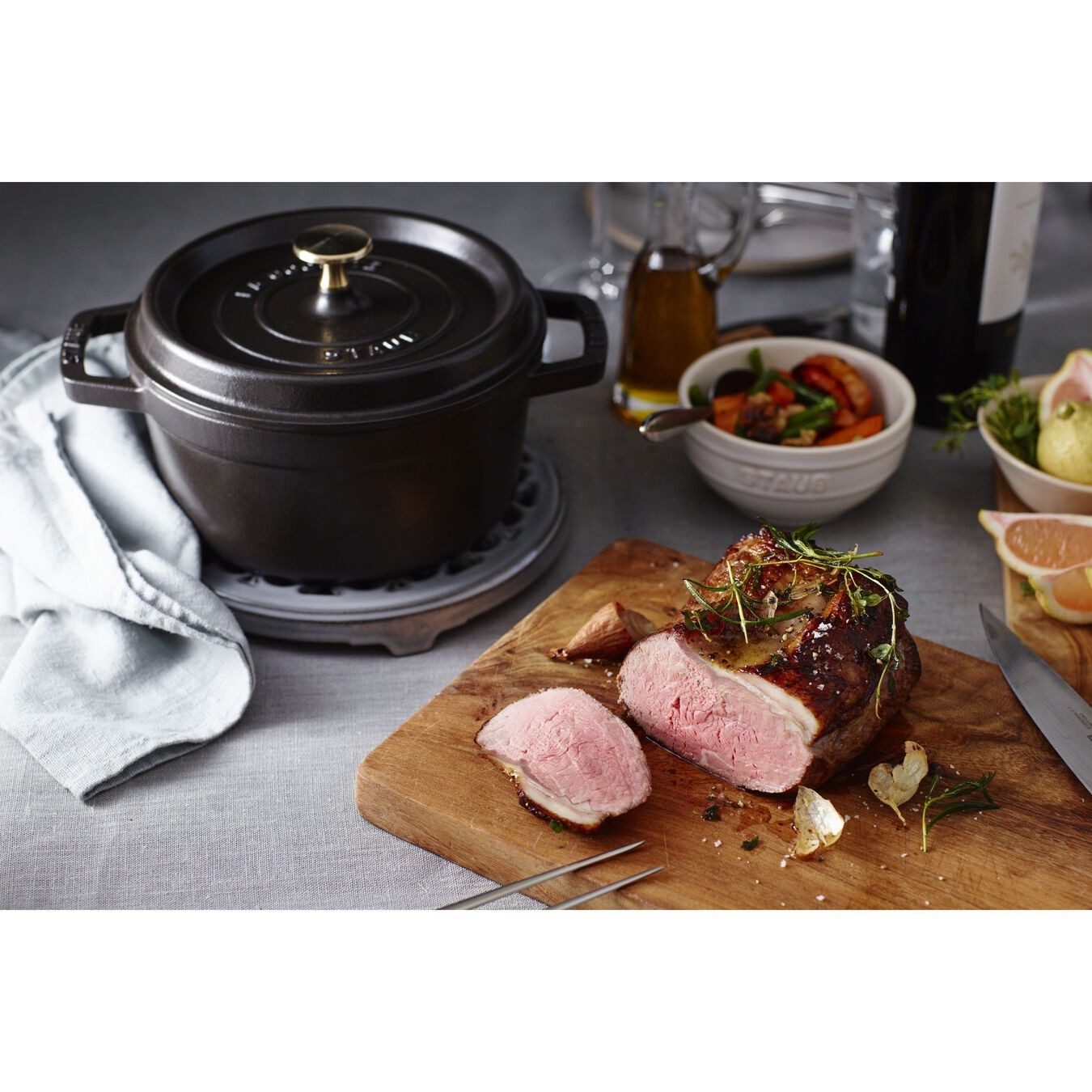 STAUB LA COCOTTE DÖKÜM TENCERE | SİYAH | 20 CM | 2,2 L | YUVARLAK 405094870 0 image
