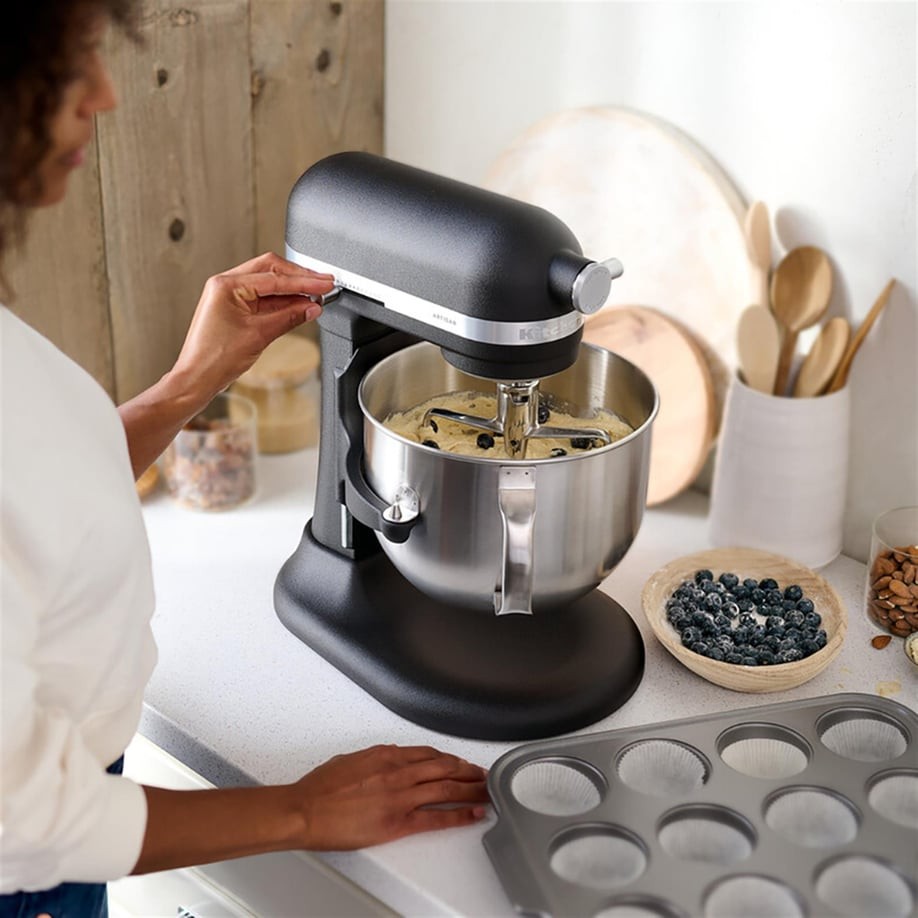 KitchenAid Artisan 6,6 L Kaldırılabilir Kaseli Stand Mikser - 5KSM70SHX (5KSM70SHXEBK)+Aksesuar Hediyeli 0 image