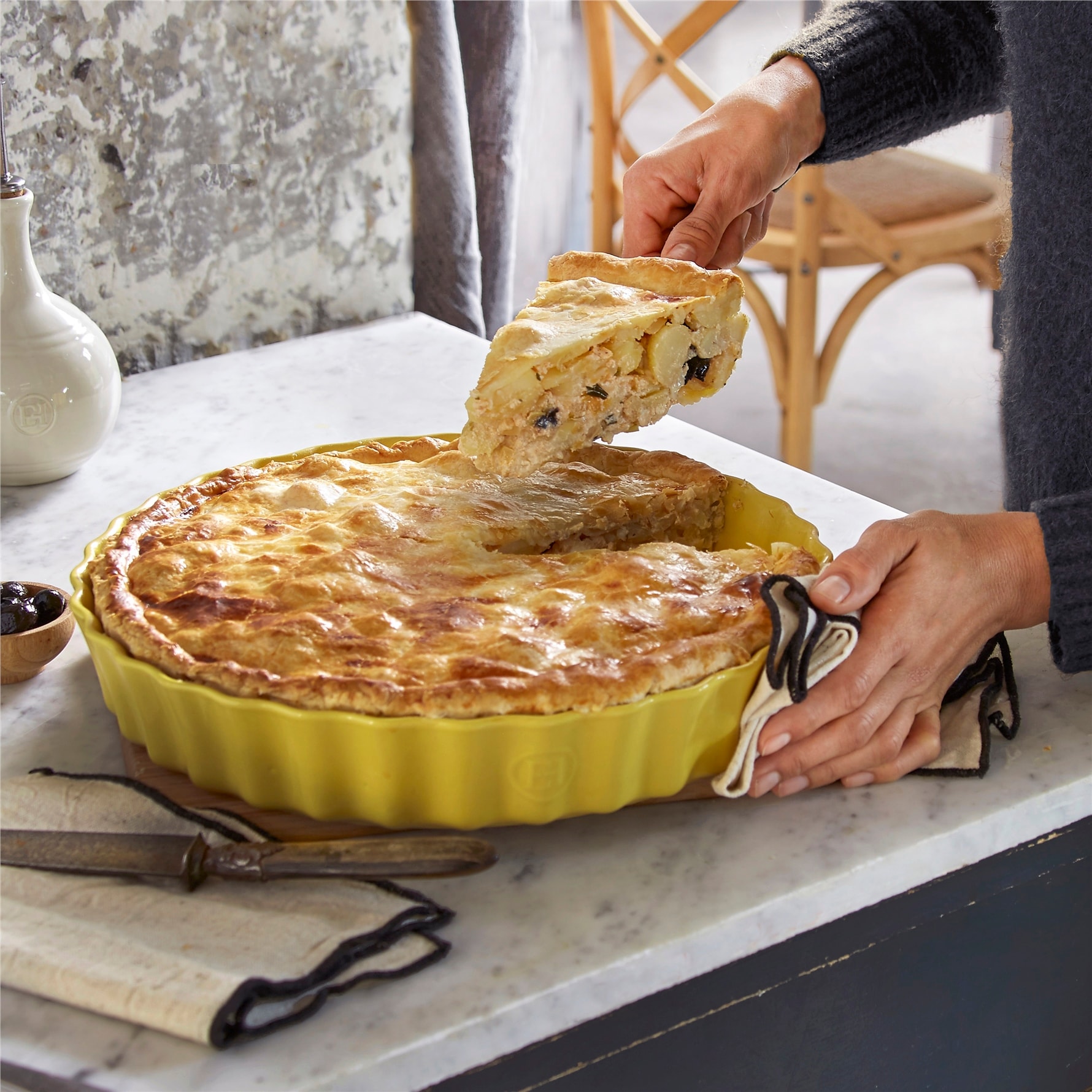 Emile Henry Tart-Börek-Fırın Kabı Yuvarlak 32 cm Kırmızı/Burgundy -(EH906032) 0 image