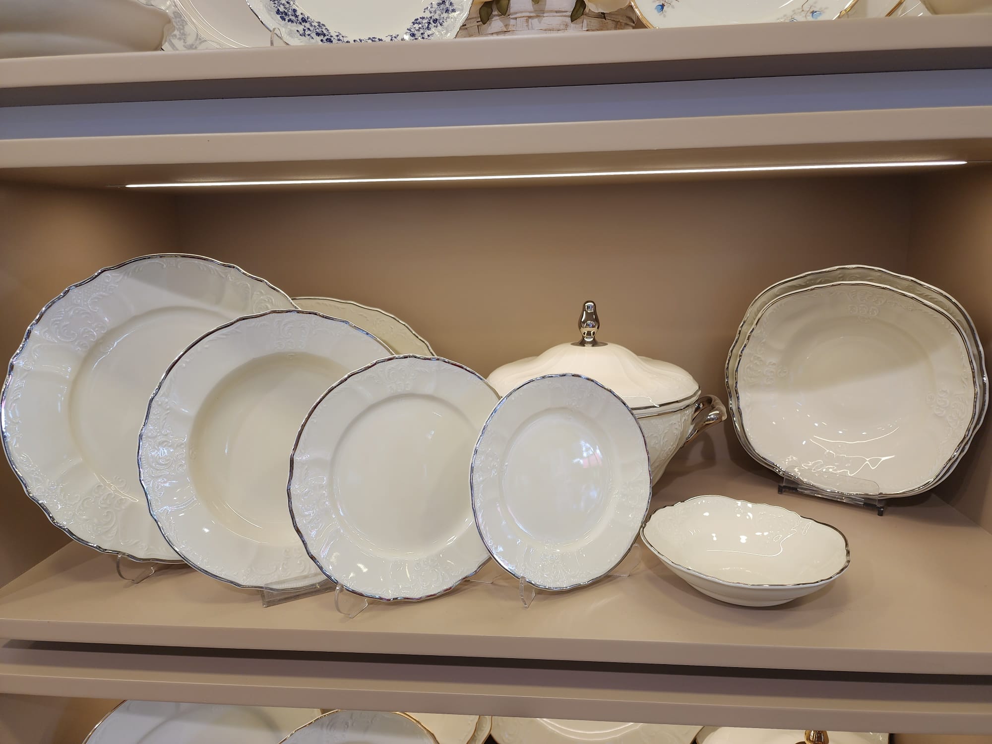 Bernadotte platin 76 prç yemek takımı cover pic