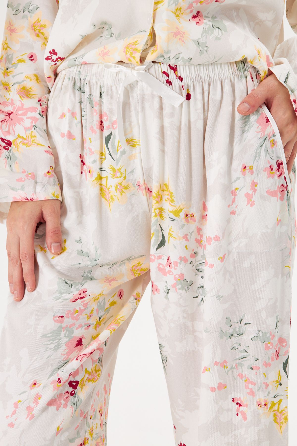 Lara Flower Premium %100 Pamuk Saten Uzun Kollu Pijama Takımı