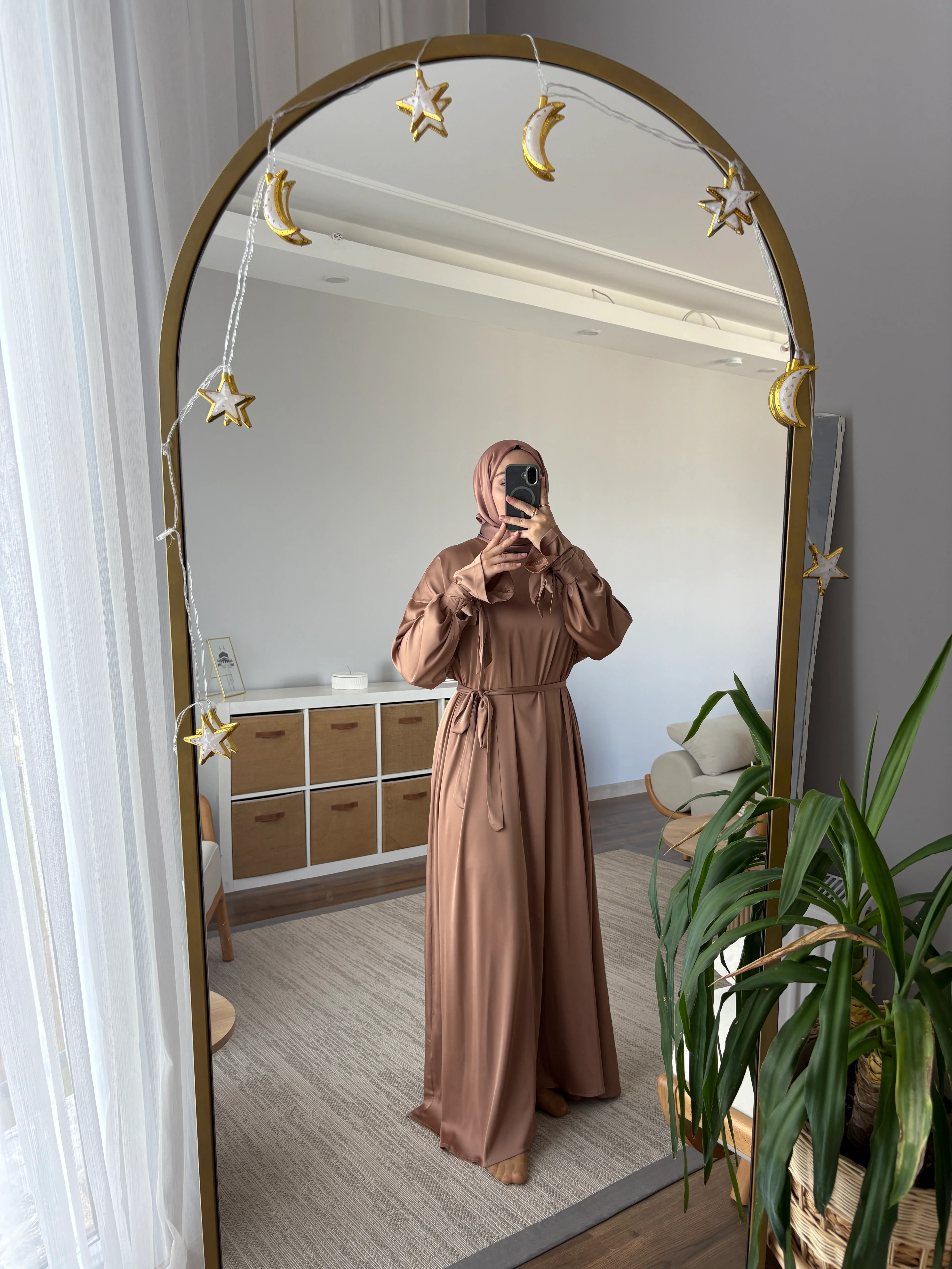 Saten Elbise - BAL KÖPÜĞÜ