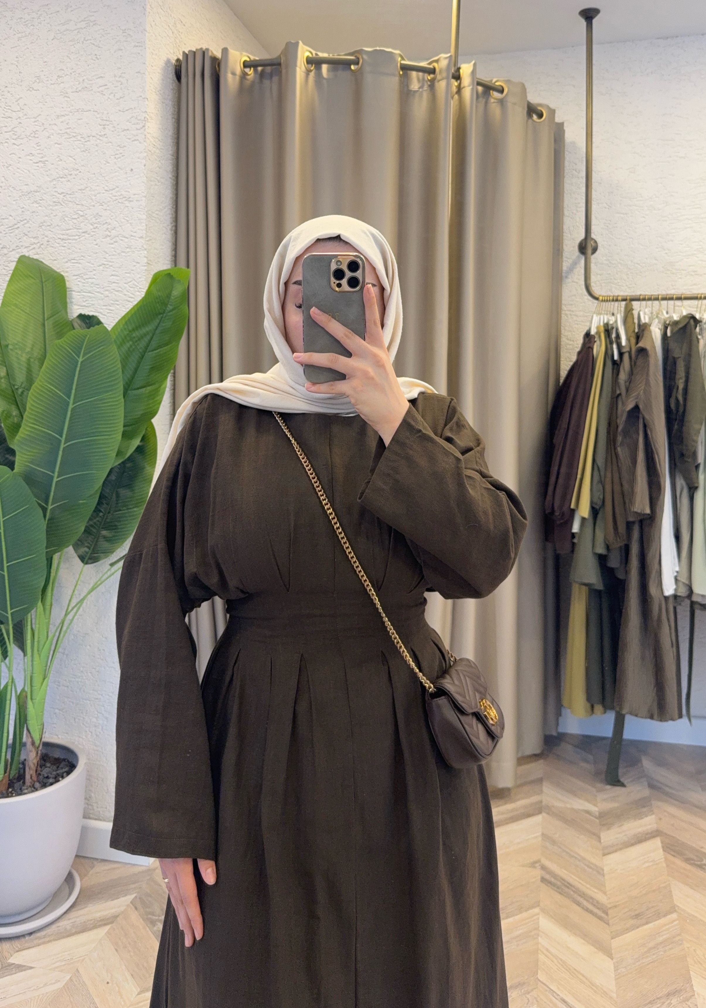 Belden Pileli Keten Elbise 